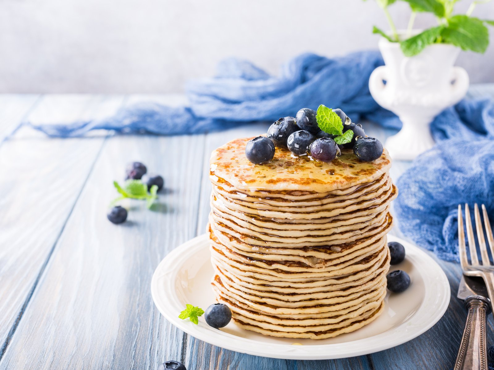 Обои черника, завтрак, мед, блины, blueberries, breakfast, honey, pancakes разрешение 5626x3751 Загрузить