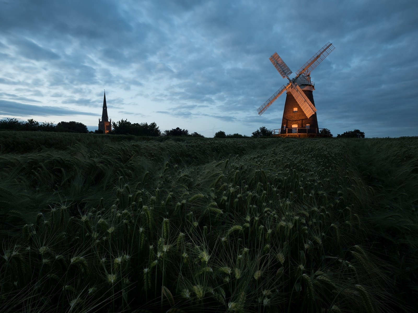 Обои небо, облака, ночь, поле, мельница, колосья, the sky, clouds, night, field, mill, ears разрешение 2048x1365 Загрузить