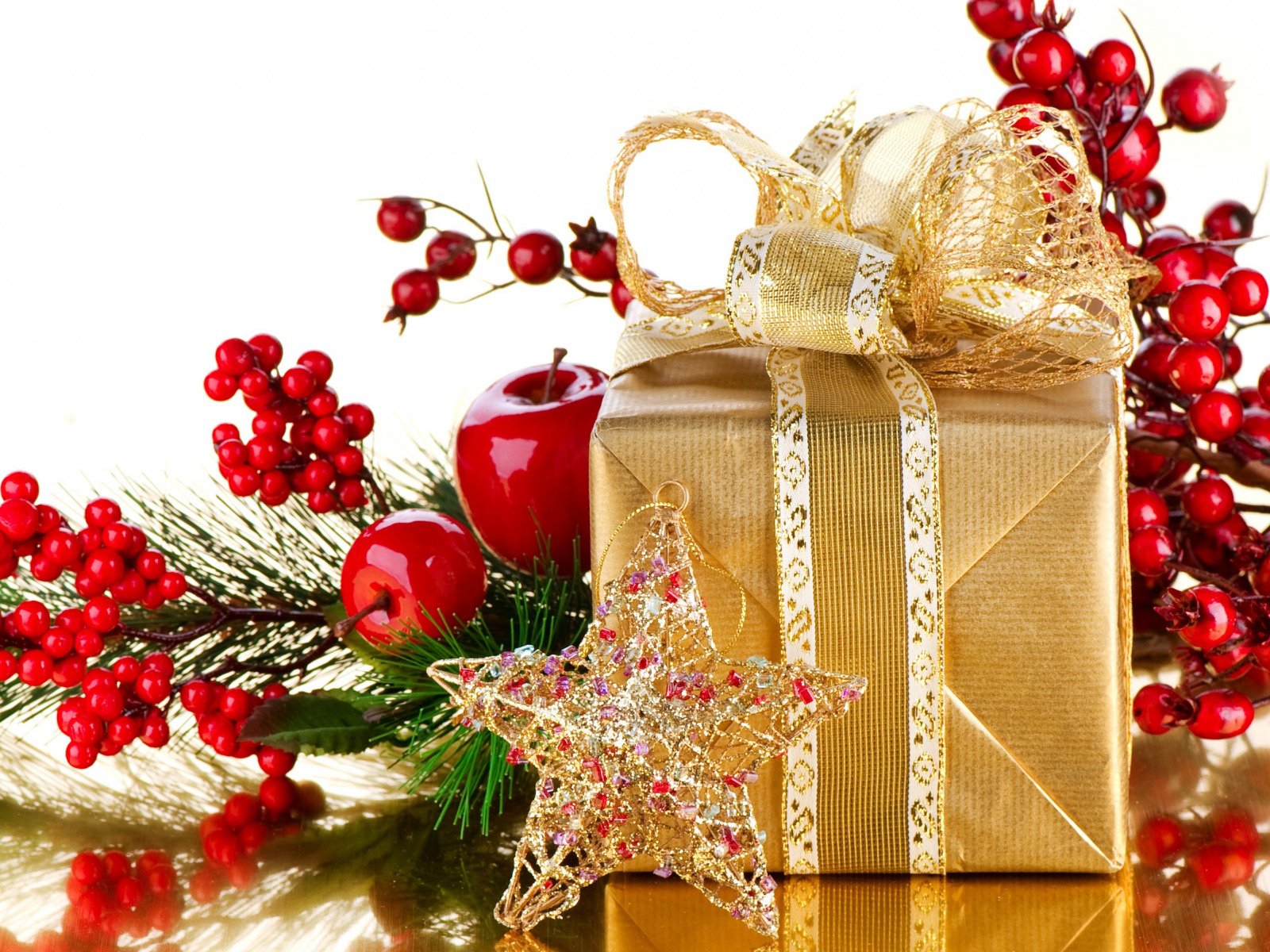 Обои новый год, звезда, яблоко, подарок, праздник, рождество, бант, ветка ягод, new year, star, apple, gift, holiday, christmas, bow разрешение 1920x1200 Загрузить