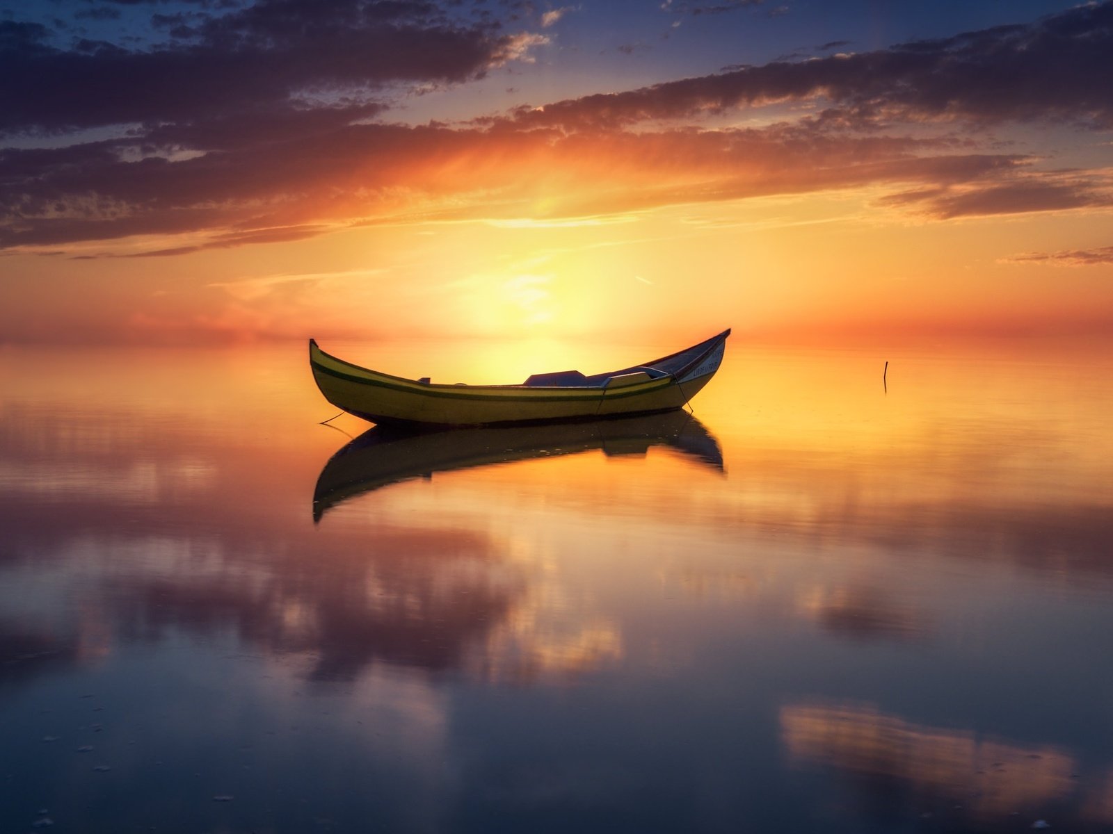 Обои озеро, закат, отражение, водоем, лодка, lake, sunset, reflection, pond, boat разрешение 2048x1366 Загрузить