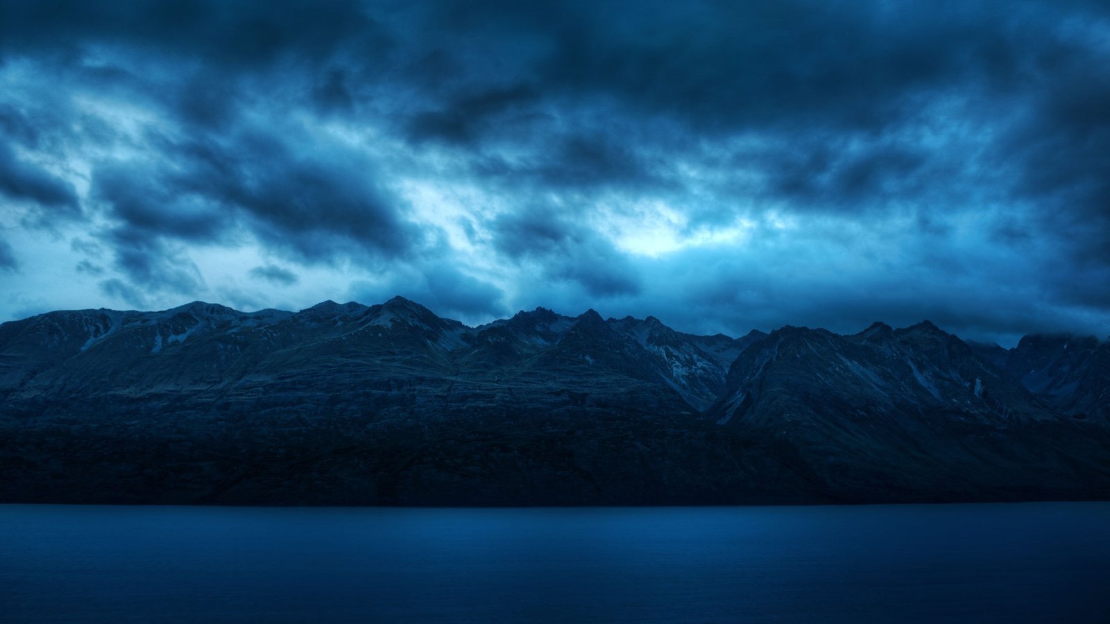 Обои облака, ночь, вода, горы, снег, clouds, night, water, mountains, snow разрешение 2560x1600 Загрузить