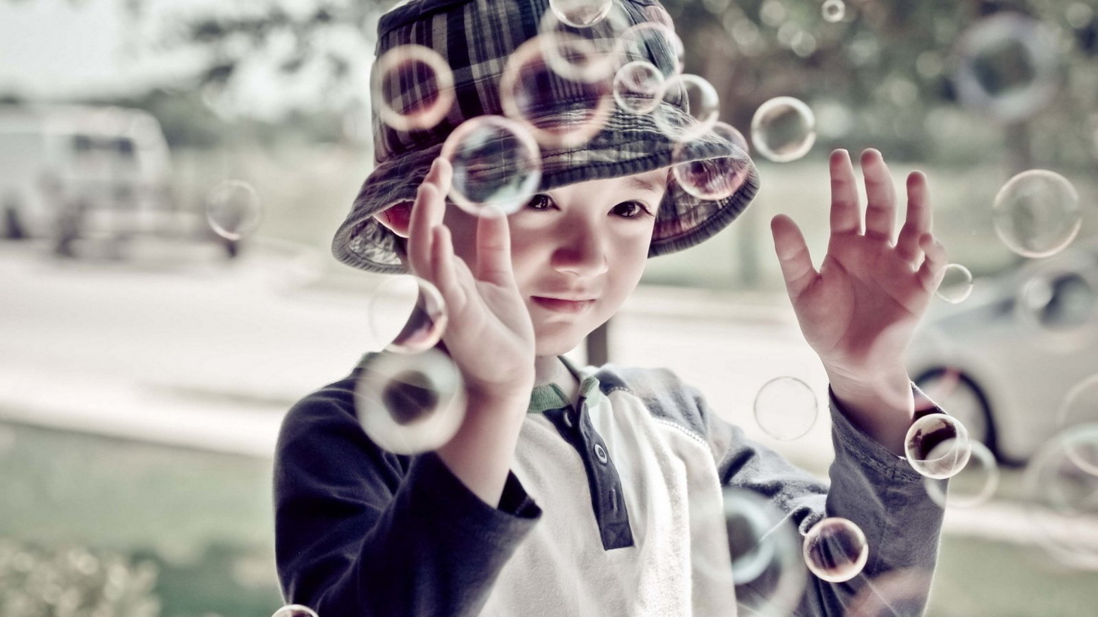 Обои настроение, дети, мальчик, мыльные пузыри, mood, children, boy, bubbles разрешение 1920x1200 Загрузить