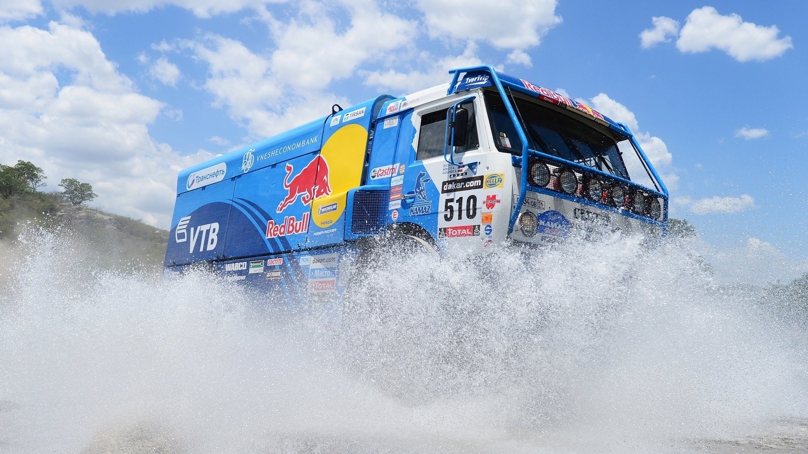 Обои небо, вода, синий, брызги, ралли, red bull, дакар, камаз, the sky, water, blue, squirt, rally, dakar, kamaz разрешение 1920x1080 Загрузить