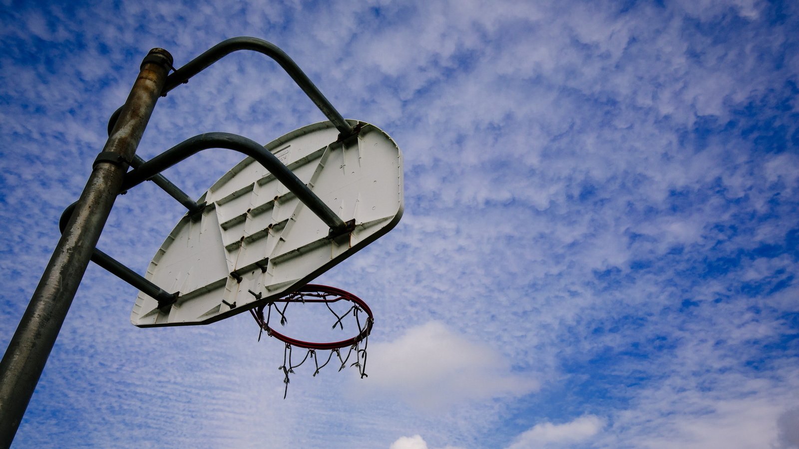 Обои небо, кольцо, спорт, щит, баскетбол, the sky, ring, sport, shield, basketball разрешение 1920x1200 Загрузить