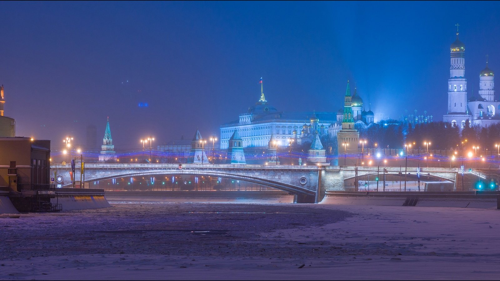 Обои москва, кремль, россия, юрий дегтярёв, большой москворецкий мост, moscow, the kremlin, russia, yuri degtyarev, bolshoy moskvoretsky bridge разрешение 2511x1080 Загрузить