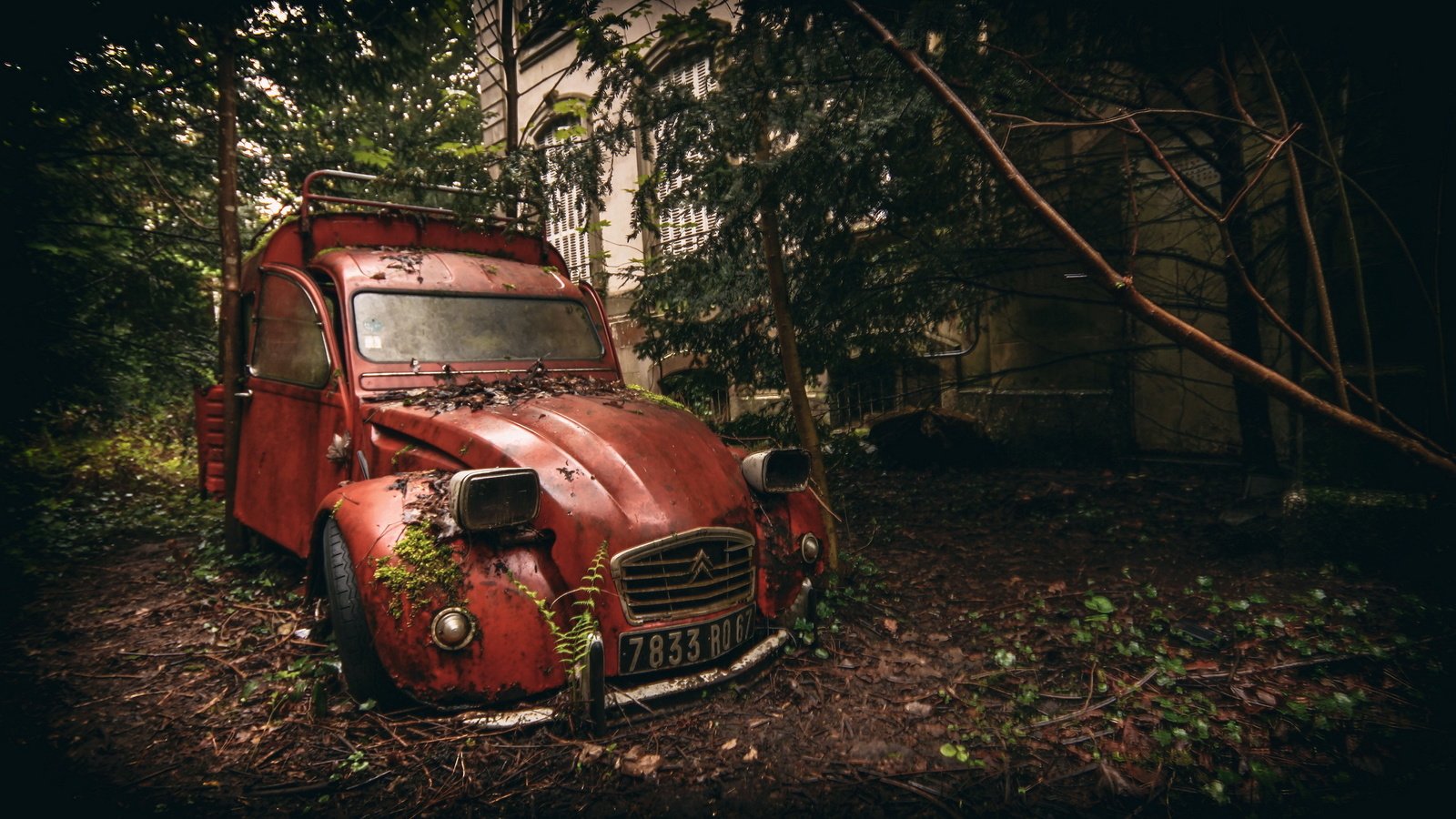 Обои заброшенная, ситроен, decaying, ржавая, abandoned, citroen, rusty разрешение 2560x1511 Загрузить