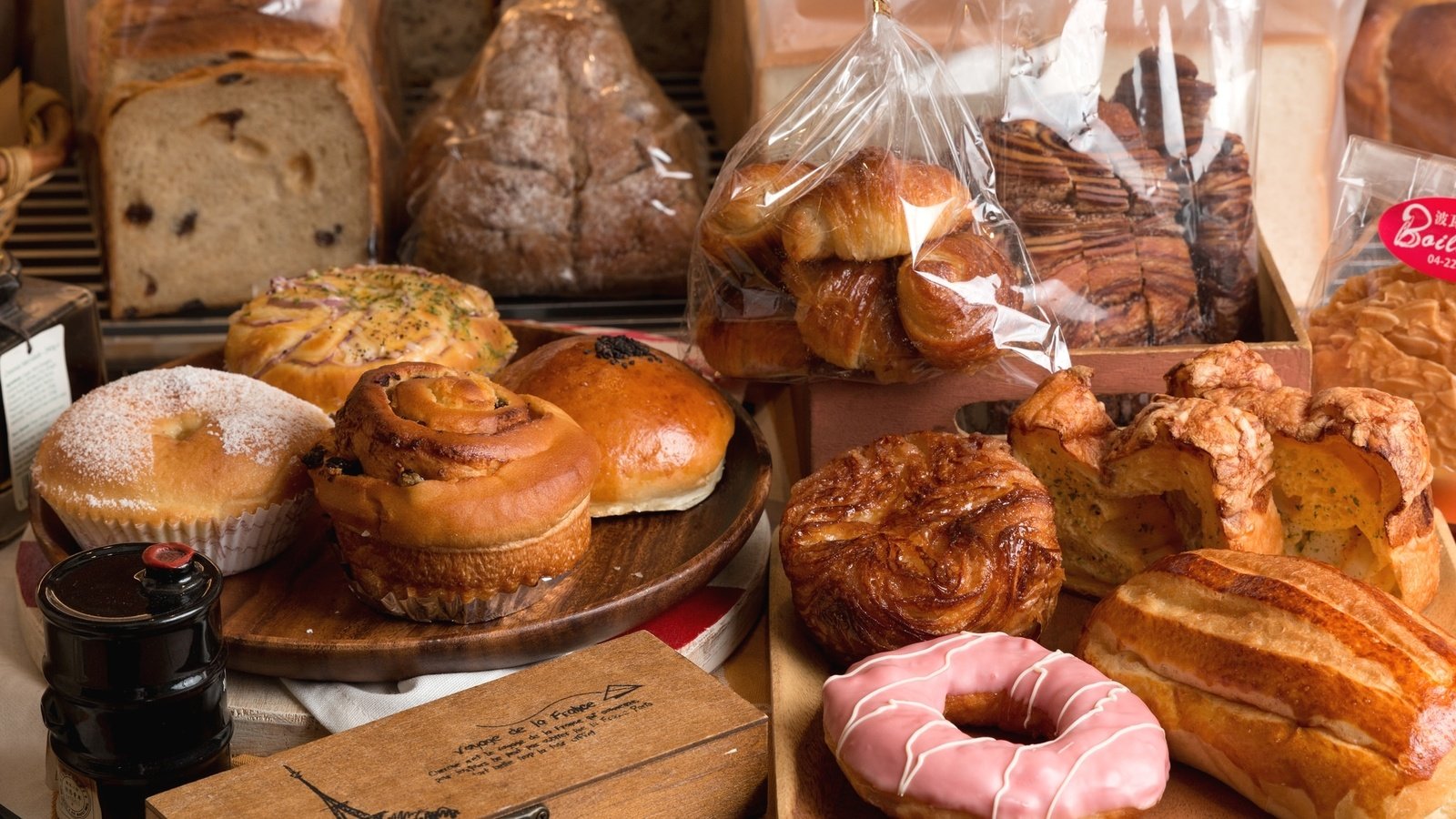 Обои хлеб, пончик, выпечка, пирожное, булка, ассорти, bread, donut, cakes, cake, roll, cuts разрешение 2048x1365 Загрузить