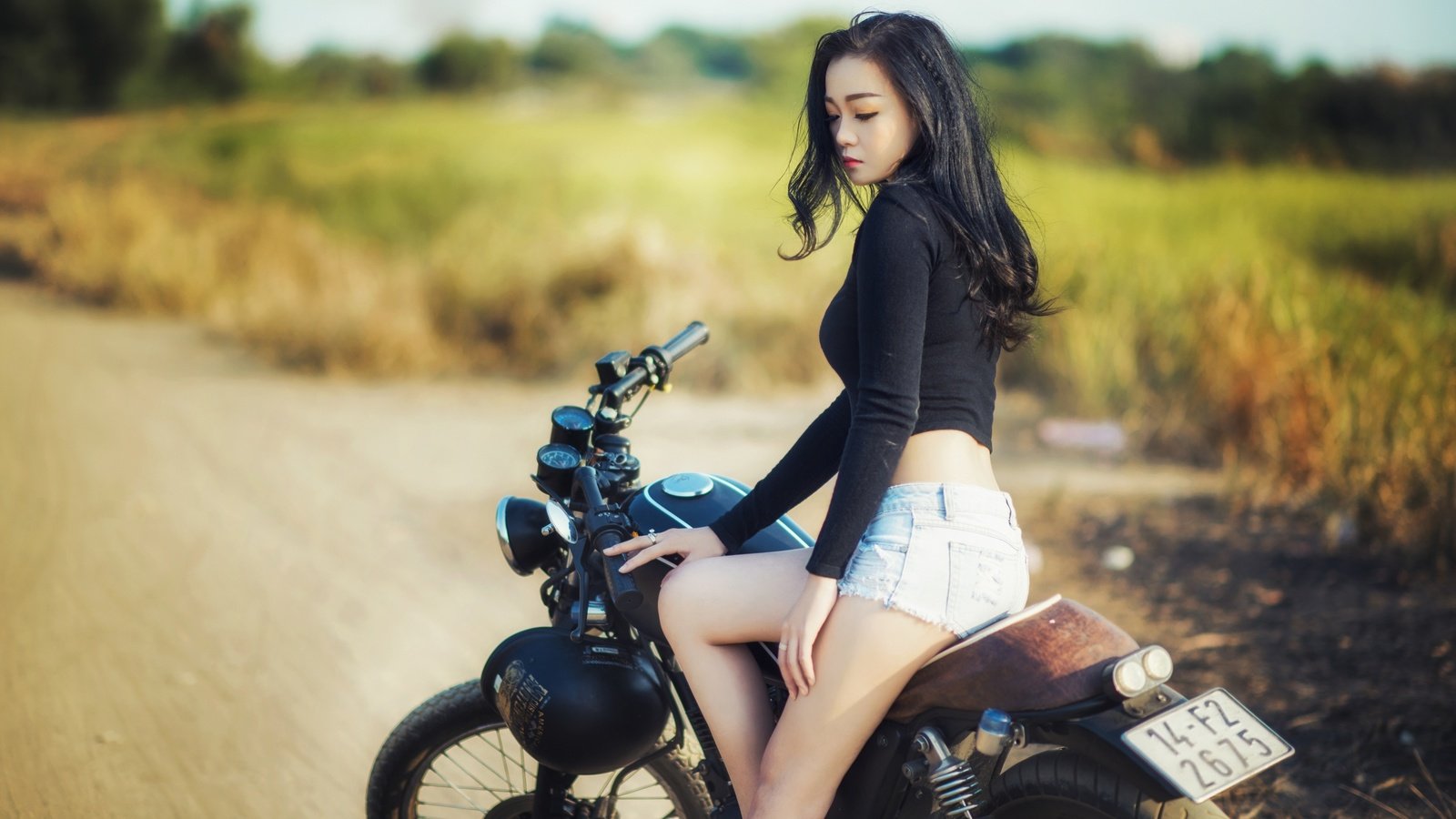 Обои девушка, мотоцикл, азиатка, girl, motorcycle, asian разрешение 2880x1923 Загрузить