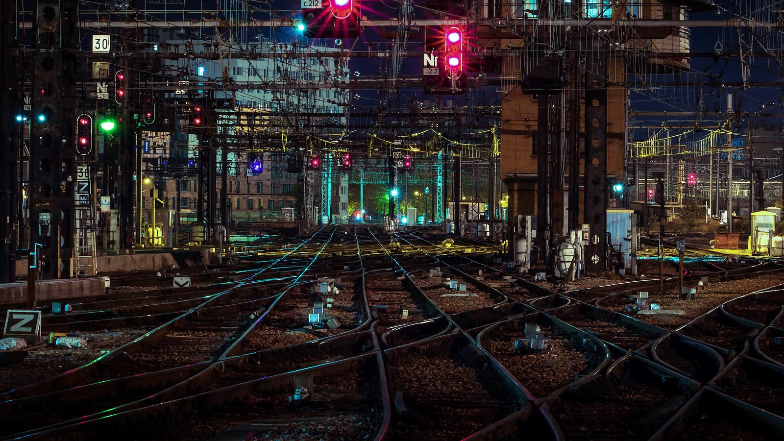 Обои ночь, фонари, железная дорога, станция, ноч, railroads, night, lights, railroad, station разрешение 4485x2989 Загрузить