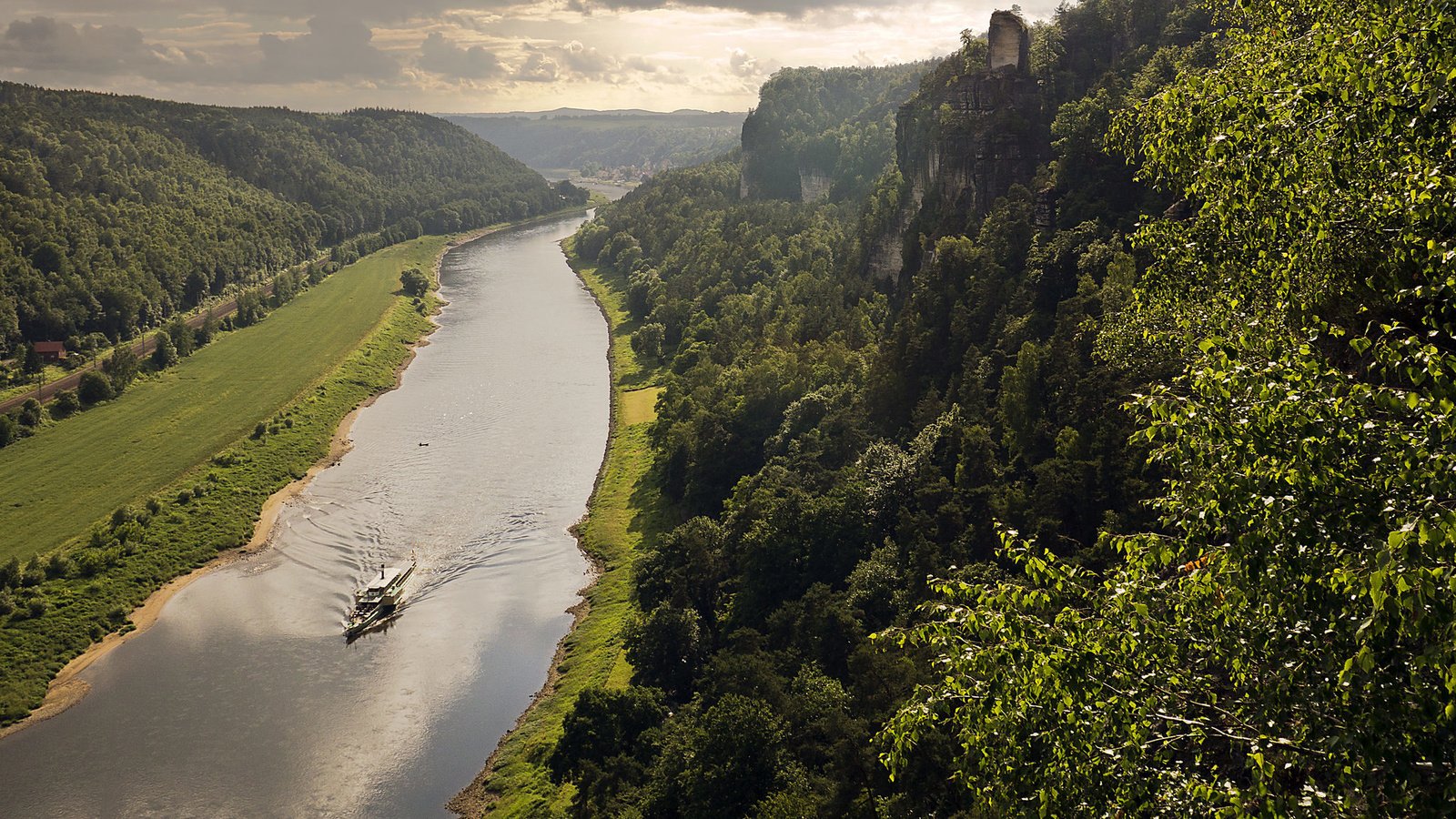 Обои река, холмы, корабль, германия, саксония, долина эльбы, river, hills, ship, germany, saxony, elbe valley разрешение 2048x1365 Загрузить