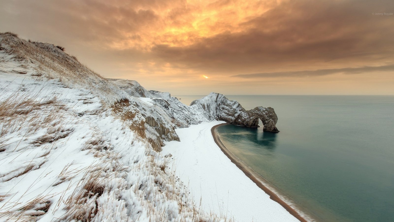 Обои небо, побережье, скалы, арка, снег, природа, закат, зима, море, склон, the sky, coast, rocks, arch, snow, nature, sunset, winter, sea, slope разрешение 1920x1200 Загрузить