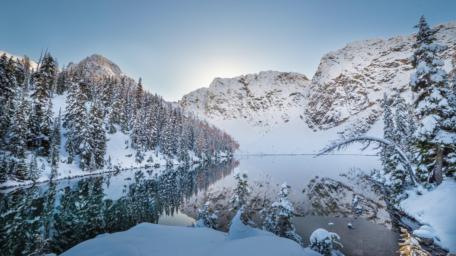 Обои озеро, горы, снег, природа, зима, отражение,     деревья, lake, mountains, snow, nature, winter, reflection, trees разрешение 5472x3648 Загрузить