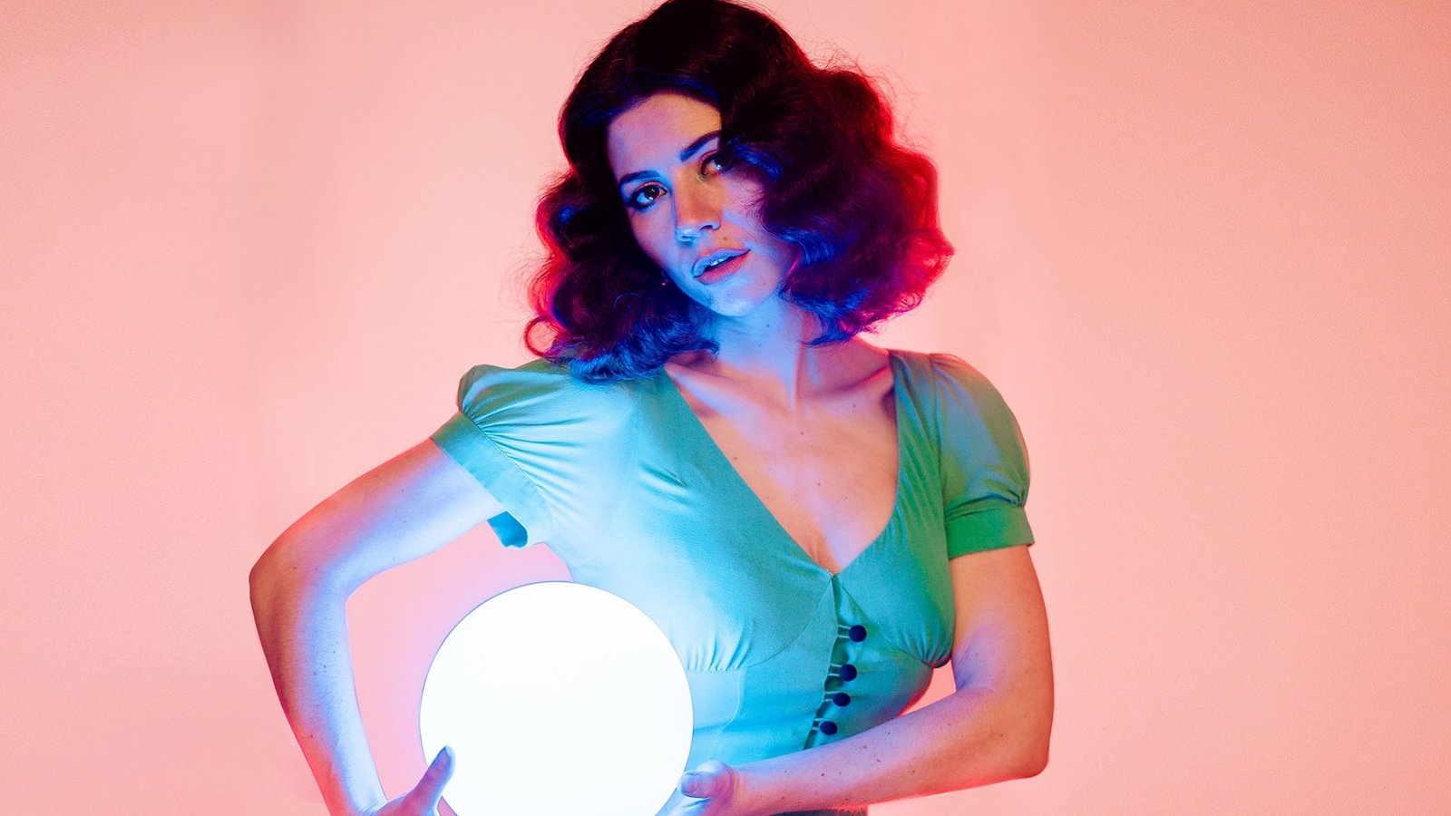 Обои девушка, взгляд, волосы, лицо, певица, marina and the diamonds, марина ламбрини диамандис, girl, look, hair, face, singer, marina diamandis lambrini разрешение 1920x1080 Загрузить