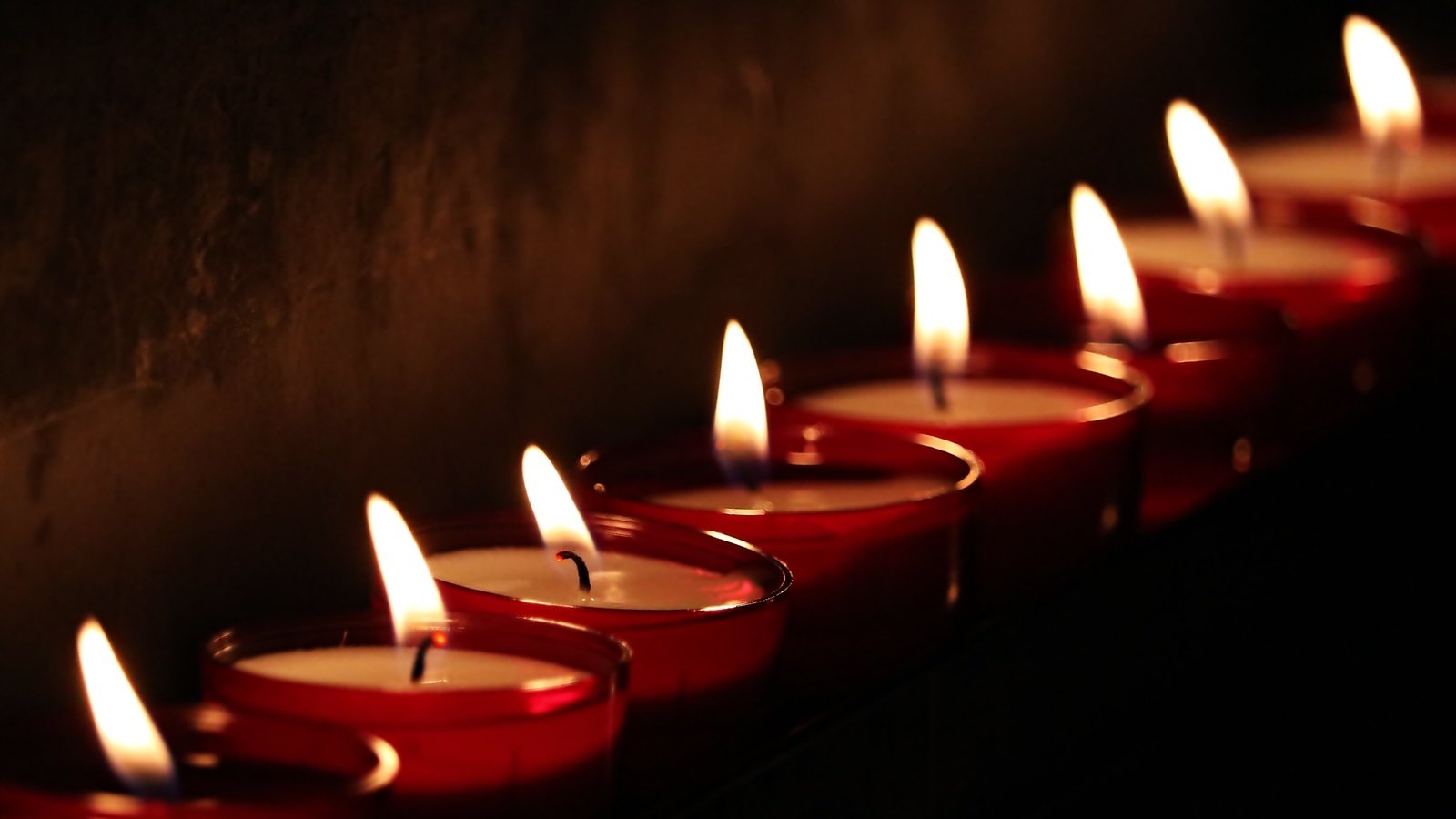 Обои свечи, пламя, стена, черный фон, фитиль, свечки, candles, flame, wall, black background, wick, candle разрешение 5549x3144 Загрузить