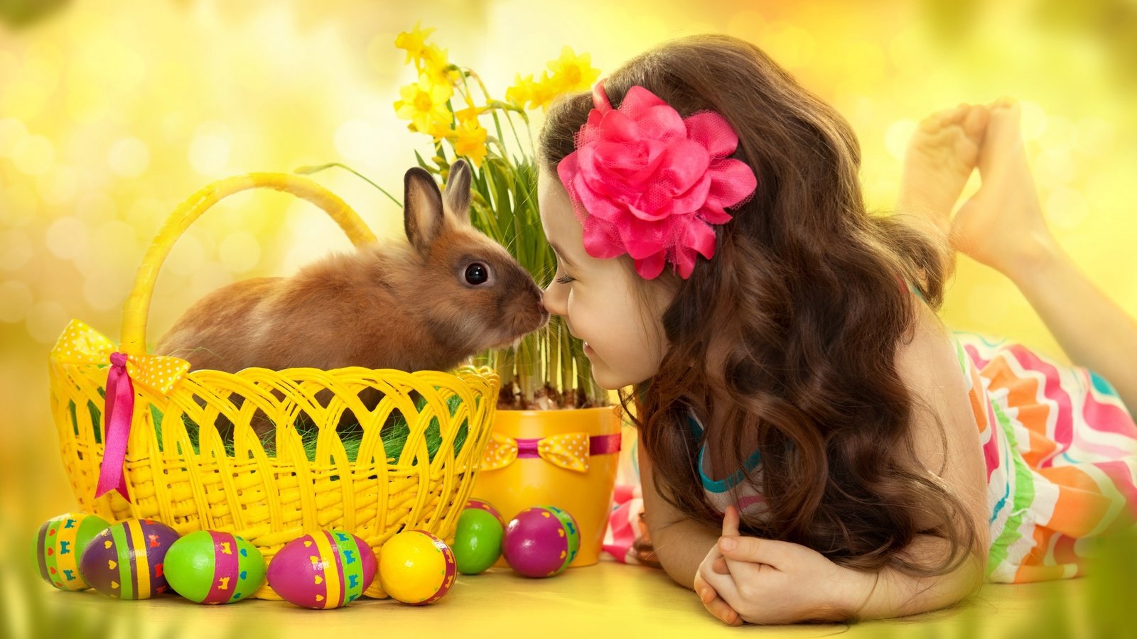 Обои цветы, яйца, улыбка, нарциссы, взгляд, зайчик, девочка, волосы, лицо, кролик, пасха, flowers, eggs, smile, daffodils, bunny, look, girl, hair, face, rabbit, easter разрешение 2560x1600 Загрузить