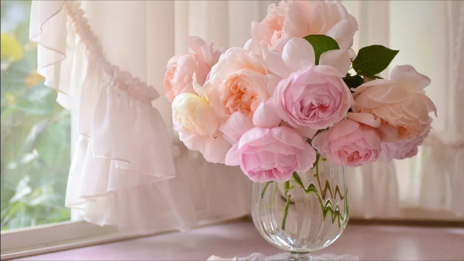 Обои цветы, окно, ваза, штора, ранункулюс, flowers, window, vase, blind, ranunculus разрешение 1920x1082 Загрузить