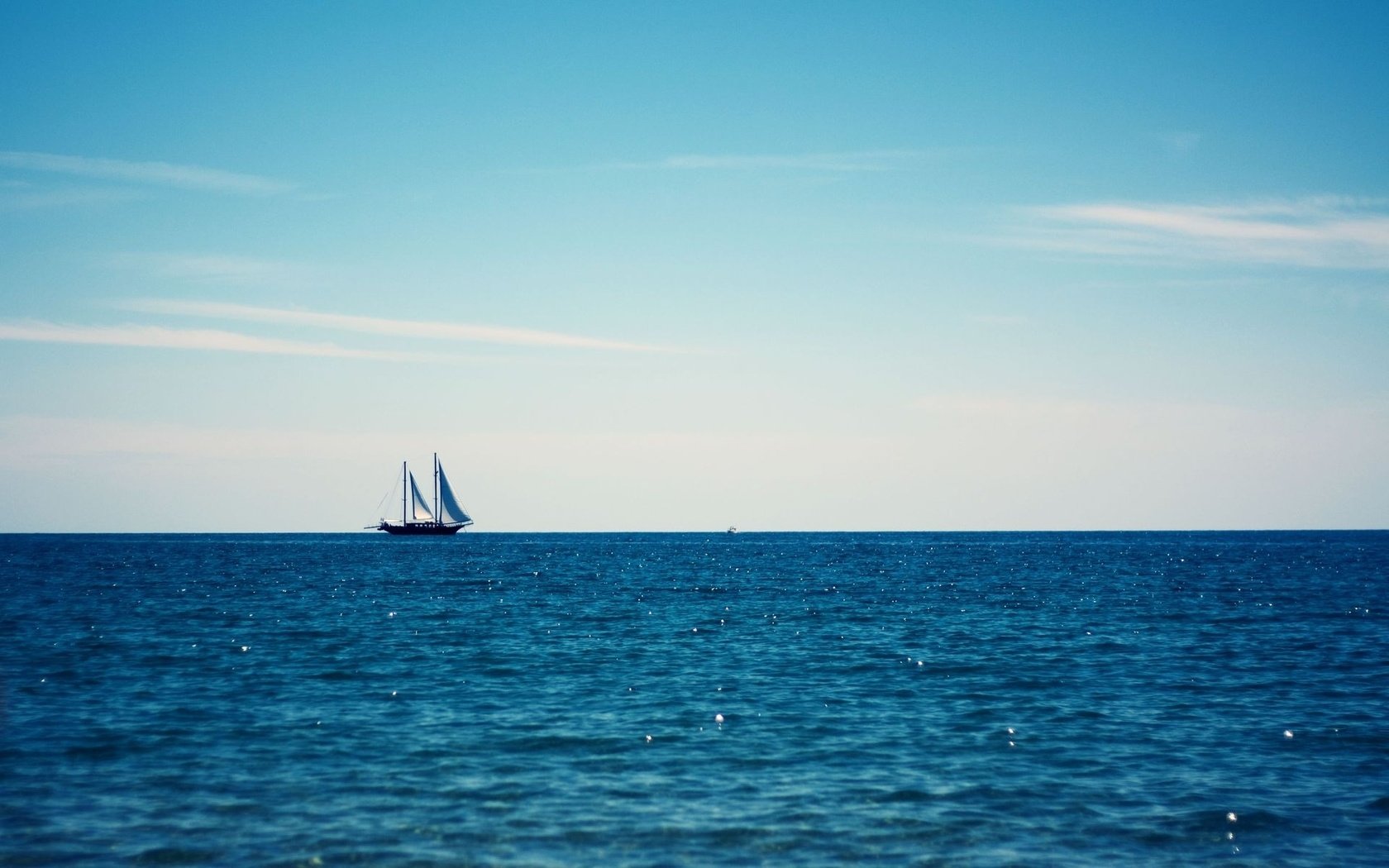 Обои небо, море, горизонт, лето, яхта, голубое, the sky, sea, horizon, summer, yacht, blue разрешение 1920x1200 Загрузить