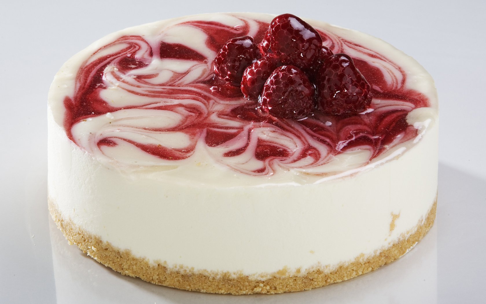 Обои крем для торта, малина, еда, джем, сливки, пирожное, чизкейк, cream cake, raspberry, food, jam, cream, cake, cheesecake разрешение 2000x1426 Загрузить