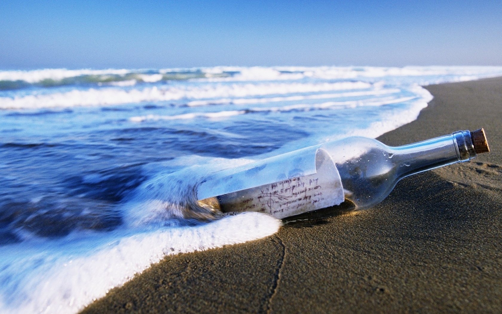 Обои бутылка с письмом на берегу, bottle with a letter on the bank разрешение 1920x1080 Загрузить