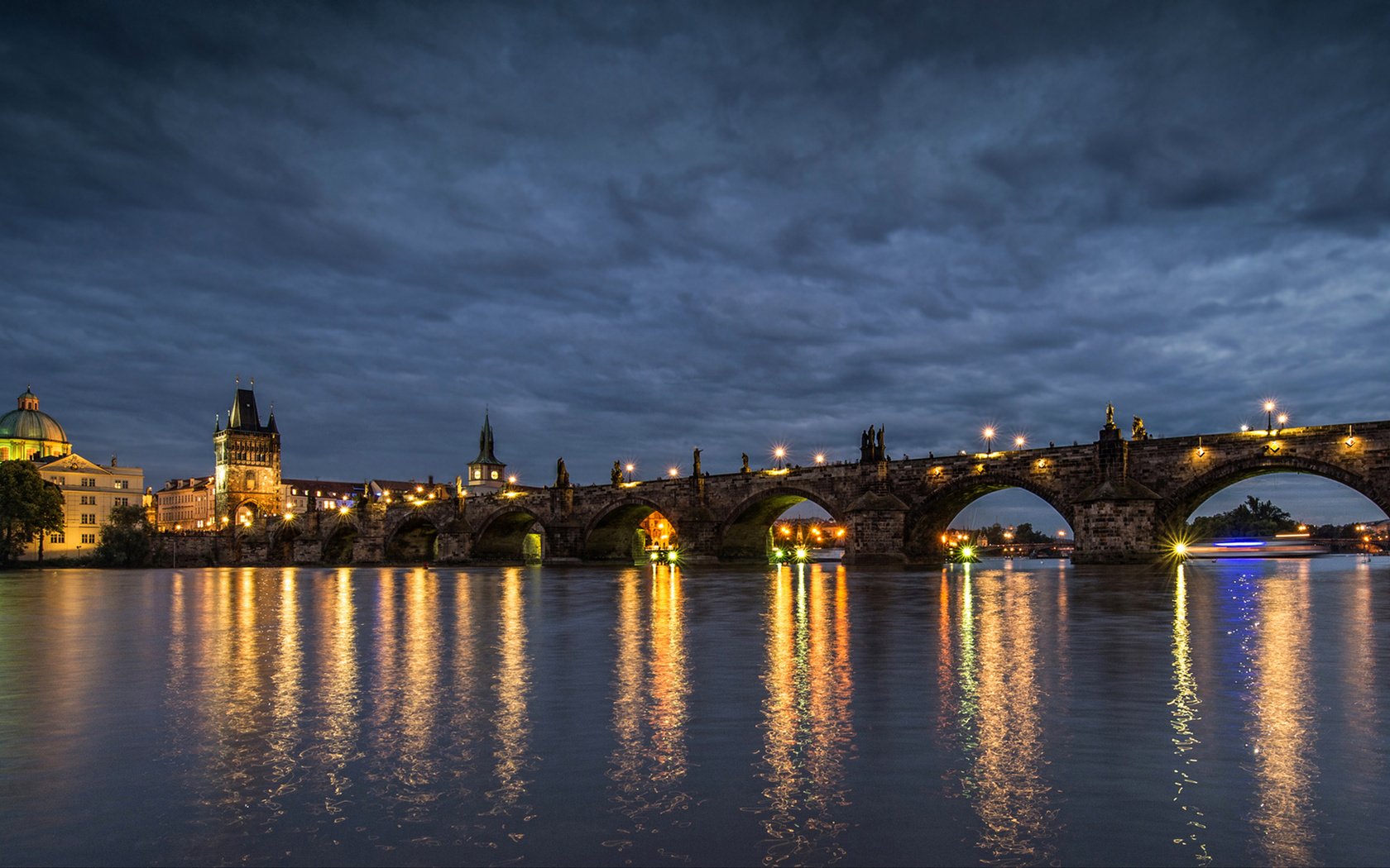 Обои небо, карлов мост, свет, чехия, огни, praha, česká republika, вечер, karlův most, чешская республика, река, влтава, отражение, чешка, город, прага, the sky, charles bridge, light, czech republic, lights, the evening, river, vltava, reflection, czech, the city, prague разрешение 2200x1139 Загрузить