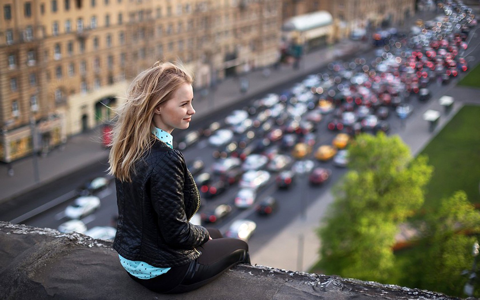 Обои девушка, блондинка, москва, город, крыша, елена, боке, girl, blonde, moscow, the city, roof, elena, bokeh разрешение 1920x1281 Загрузить