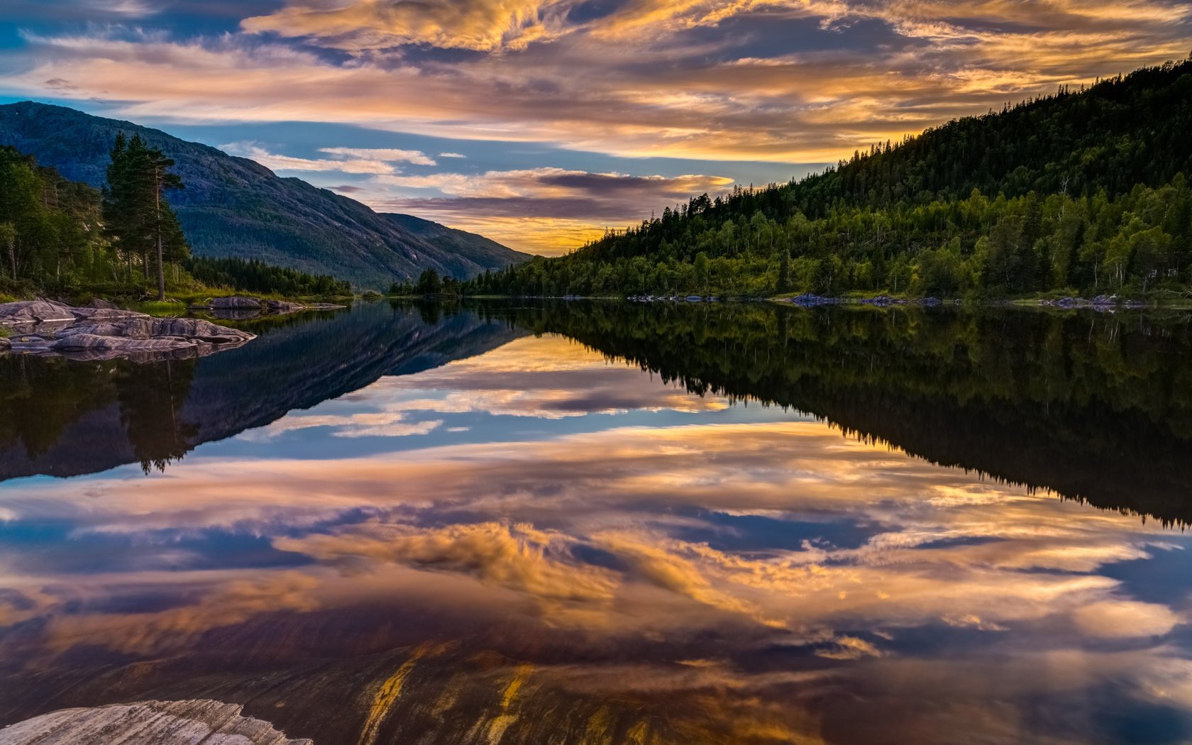 Обои небо, облака, река, горы, природа, лес, закат, отражение, the sky, clouds, river, mountains, nature, forest, sunset, reflection разрешение 1920x1200 Загрузить