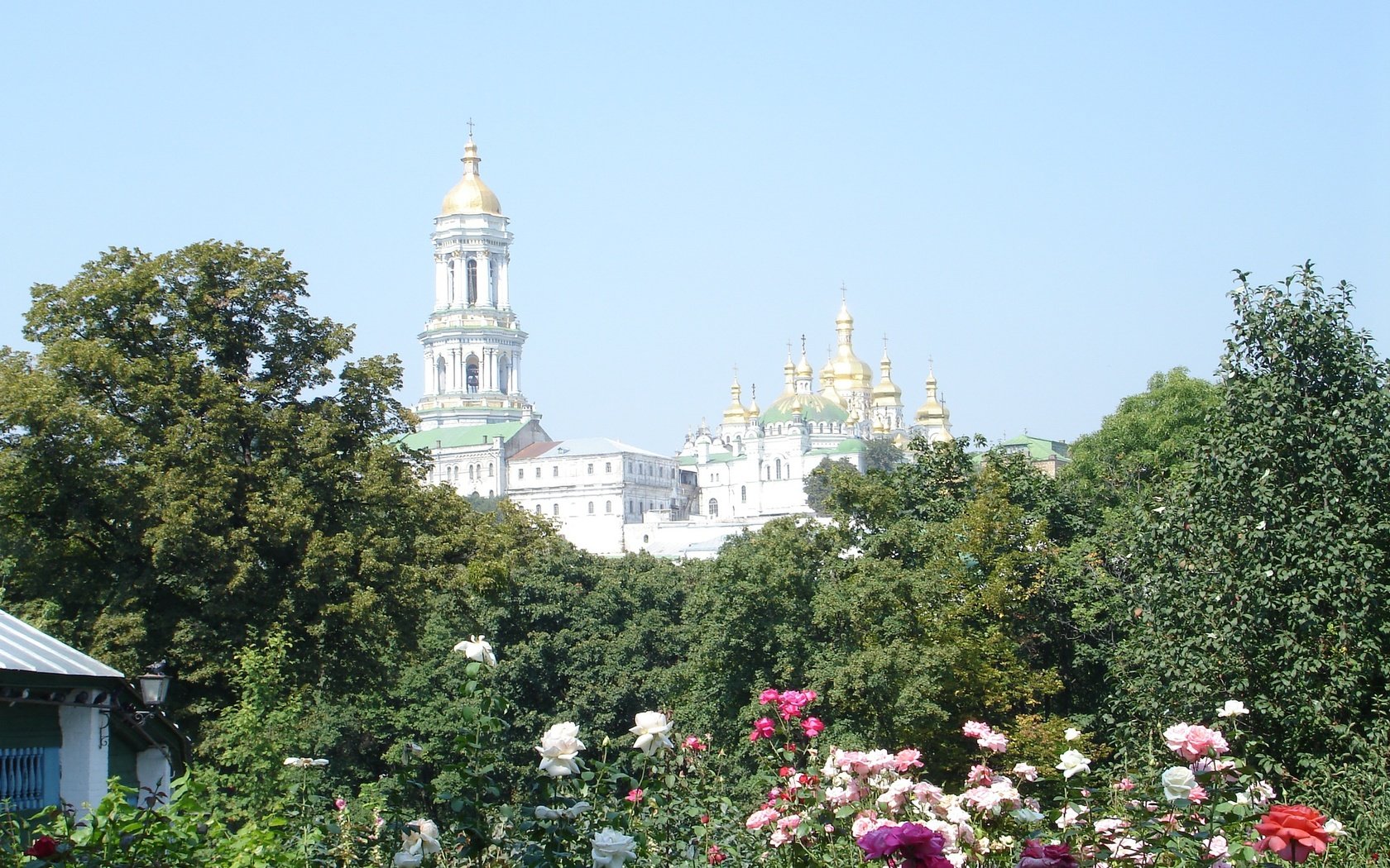 Обои небо, лето, розы, украина, киев, киево - печерская лавра, the sky, summer, roses, ukraine, kiev, kiev - pechersk lavra разрешение 2048x1536 Загрузить