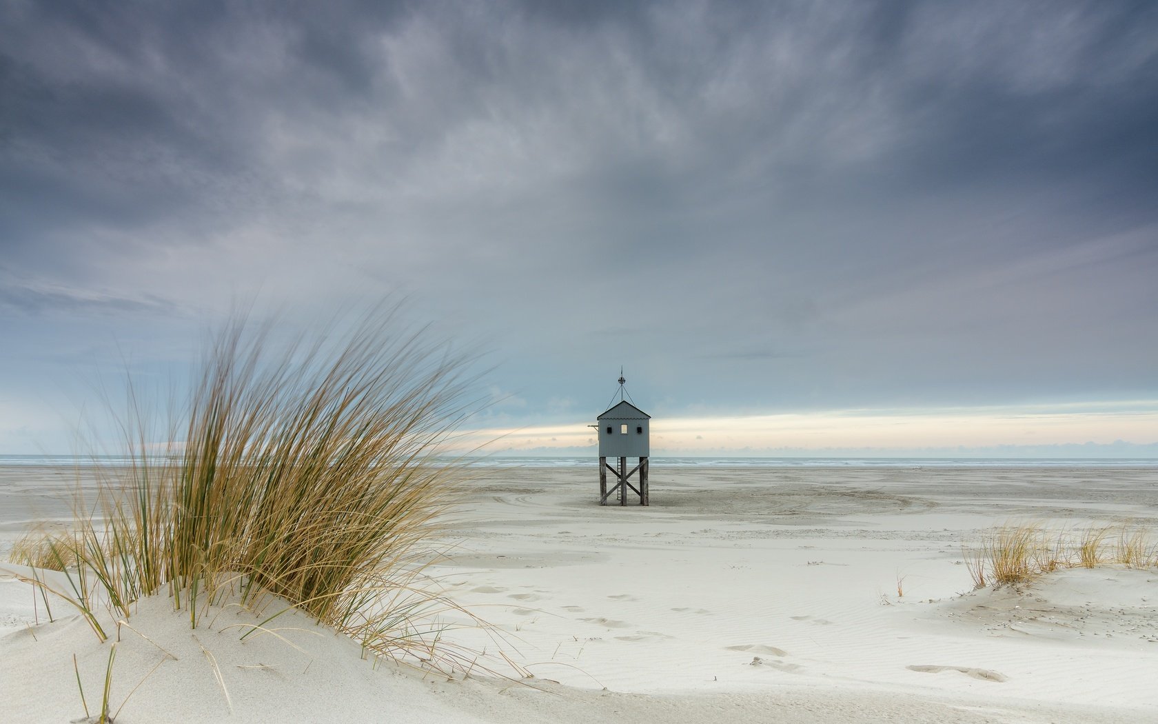 Обои небо, облака, берег, море, пляж, the sky, clouds, shore, sea, beach разрешение 5891x3927 Загрузить