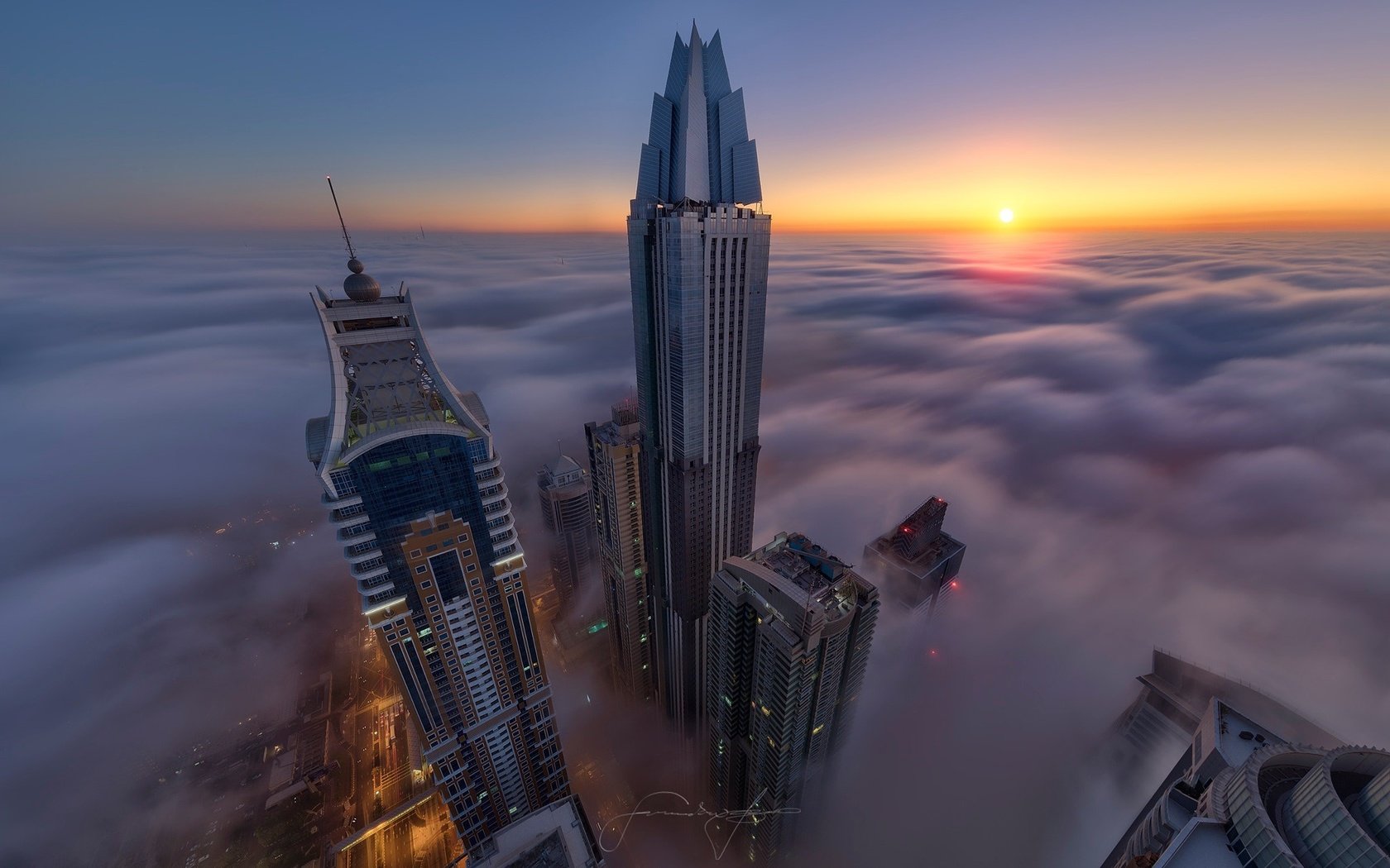 Обои туман, город, высотки, дубай, оаэ, fog, the city, skyscrapers, dubai, uae разрешение 2048x1366 Загрузить