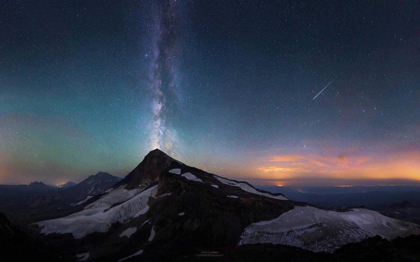 Обои небо, ночь, горы, млечный путь, the sky, night, mountains, the milky way разрешение 4096x2160 Загрузить