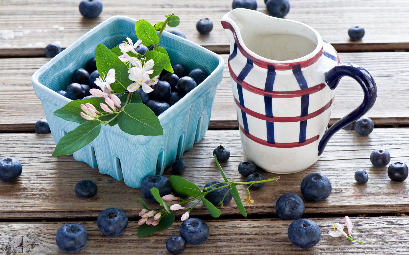 Обои ягоды, черника, кувшин, голубика, кувшинчик, yagody-chernika-golubika, berries, blueberries, pitcher, jug разрешение 2000x1314 Загрузить