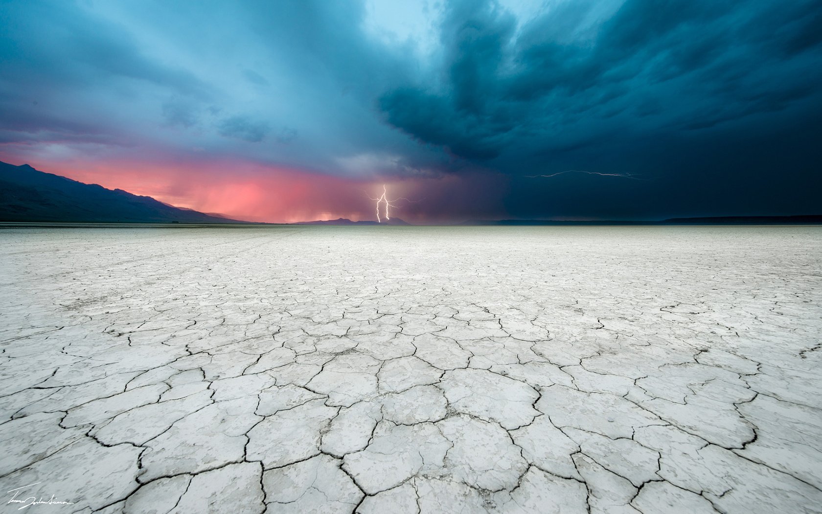 Обои земля, пейзаж, молния, пустыня, гроза, terrance siemon, earth, landscape, lightning, desert, the storm разрешение 1920x1200 Загрузить