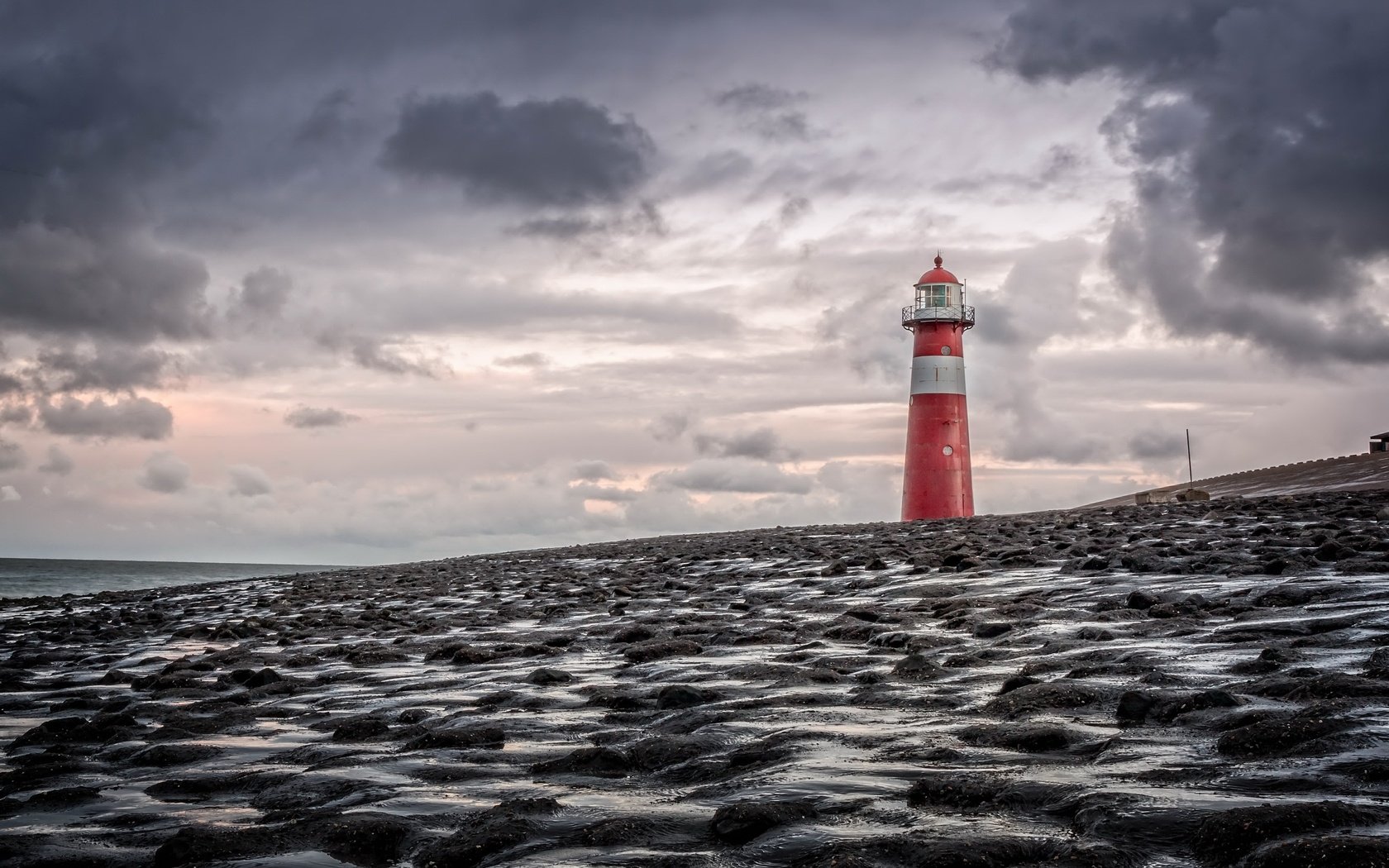 Обои небо, облака, пейзаж, море, маяк, горизонт, побережье, the sky, clouds, landscape, sea, lighthouse, horizon, coast разрешение 4019x2535 Загрузить