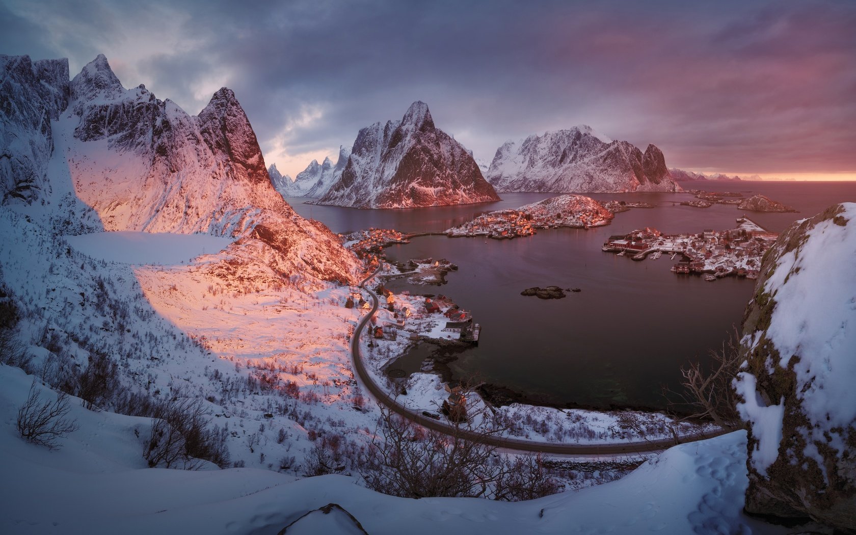 Обои свет, горы, зима, лофотенские острова, фьорд, light, mountains, winter, the lofoten islands, the fjord разрешение 2500x1667 Загрузить