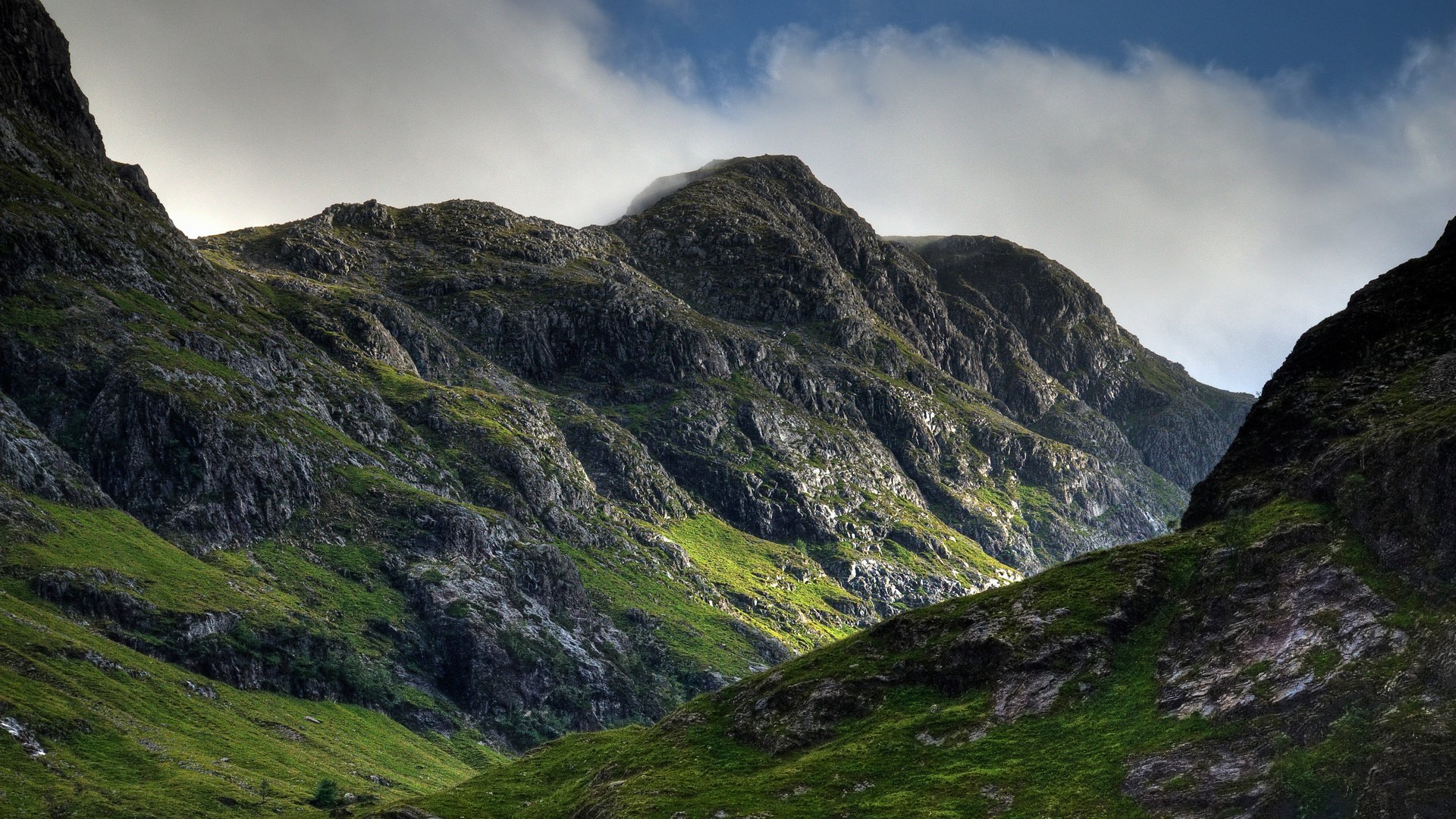 Обои небо, облака, горы, камни, шотландия, пик, the sky, clouds, mountains, stones, scotland, peak разрешение 3824x2570 Загрузить