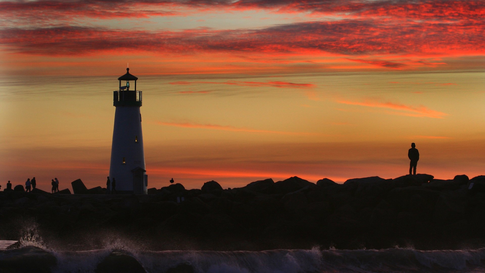 Обои закат, море, маяк, люди, sunset, sea, lighthouse, people разрешение 2560x1600 Загрузить