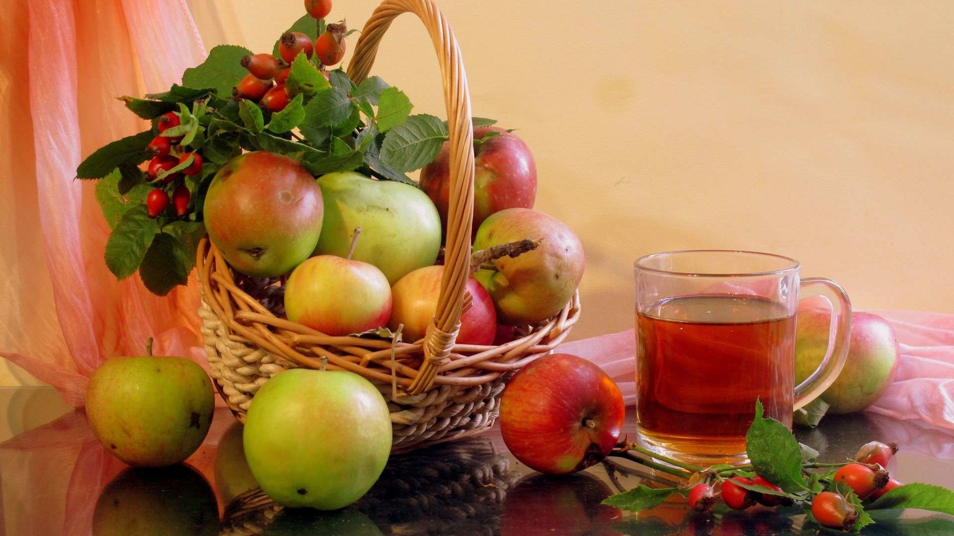 Обои фрукты, яблоки, шиповник, ягоды, чай, натюрморт, fruit, apples, briar, berries, tea, still life разрешение 1920x1200 Загрузить