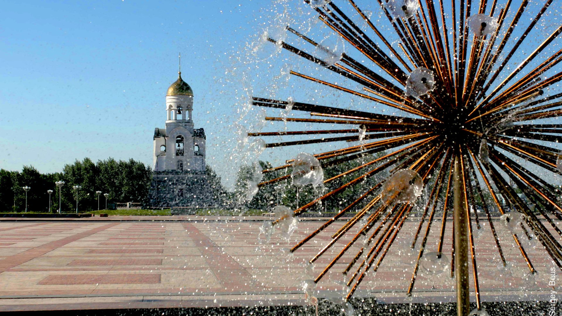 Обои город, фонтан, россия, площадь, часовня, урал, каменск-уральский, the city, fountain, russia, area, chapel, ural, kamensk-uralsky разрешение 2880x1800 Загрузить