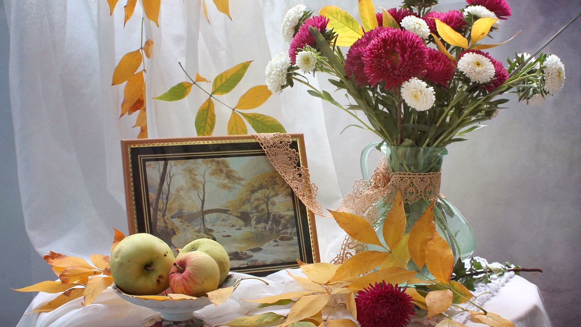 Обои листья, картина, яблоки, осень, букет, натюрморт, астры, leaves, picture, apples, autumn, bouquet, still life, asters разрешение 1920x1254 Загрузить