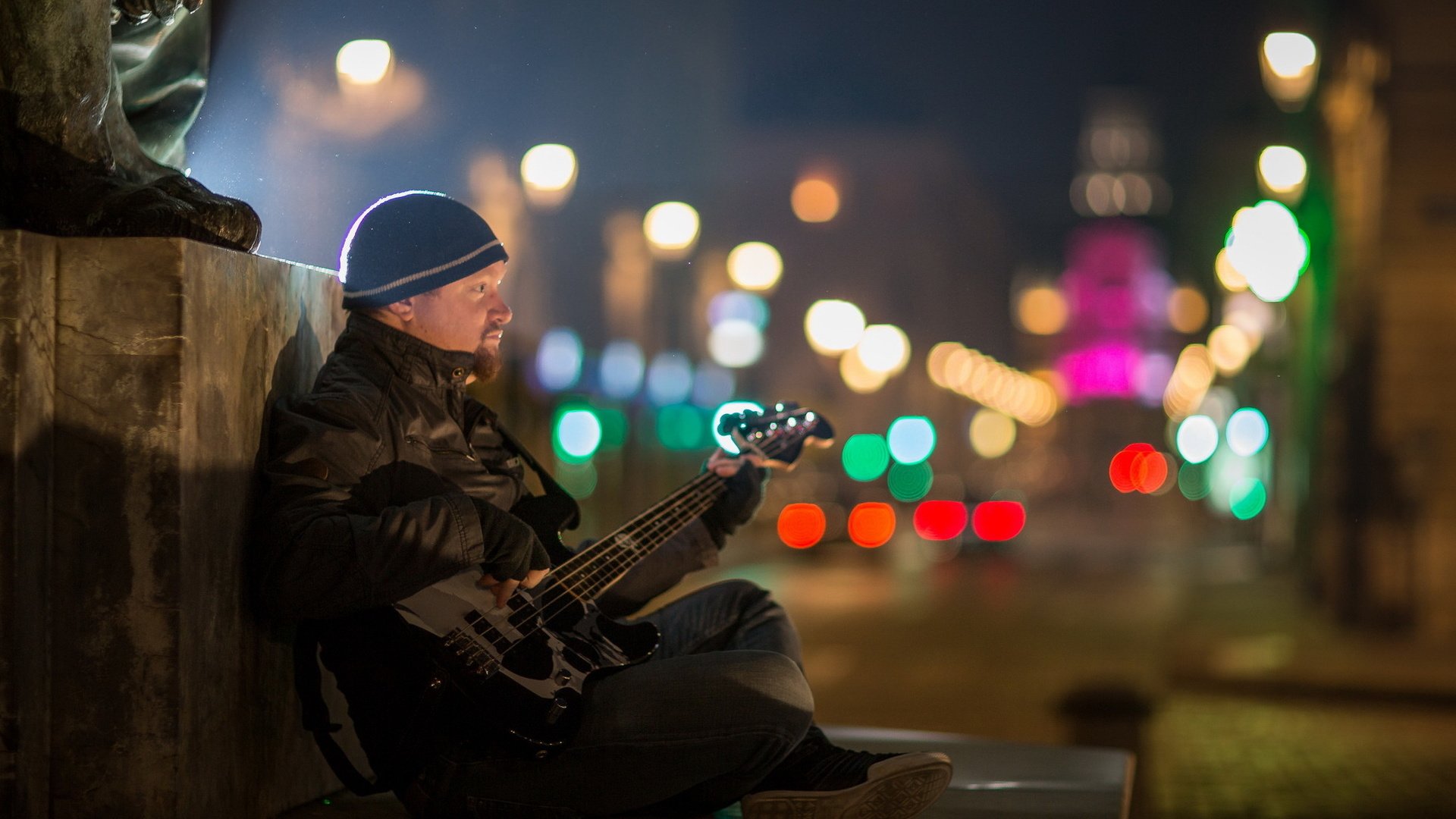 Обои гитара, человек, улица, guitar, people, street разрешение 2047x1317 Загрузить