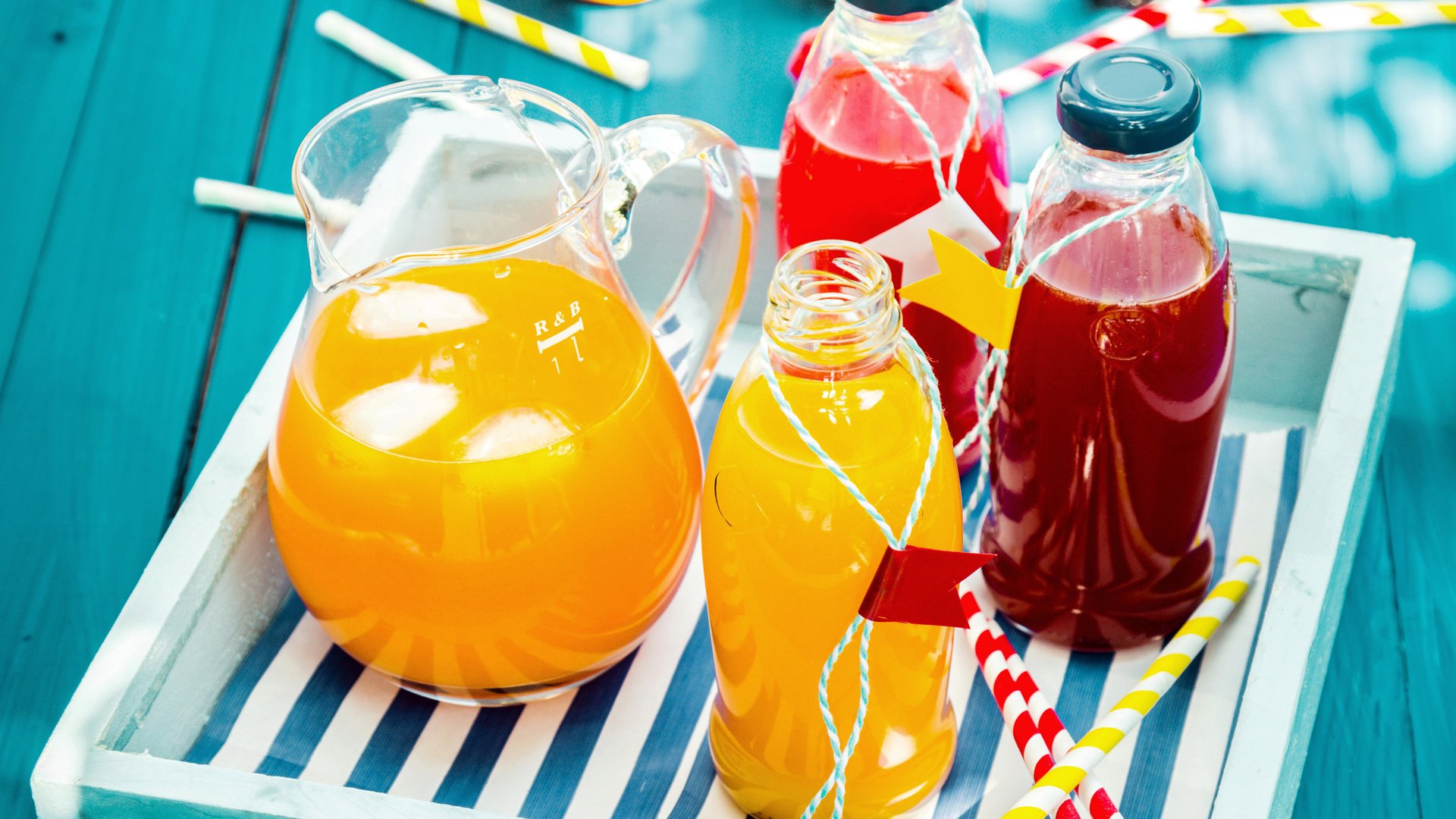 Обои малина, апельсин, напитки, графин, сок, малиновый, апельсиновый, raspberry, orange, drinks, decanter, juice разрешение 3645x2536 Загрузить