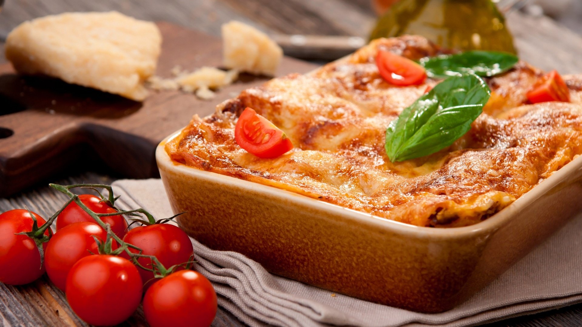 Обои сыр, помидоры, базилик, лазанья, cheese, tomatoes, basil, lasagna разрешение 1920x1280 Загрузить