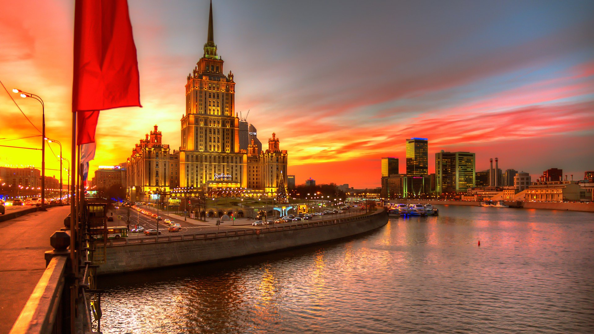 Обои огни, закат, москва, россия, здания, флаги, lights, sunset, moscow, russia, building, flags разрешение 2048x1383 Загрузить