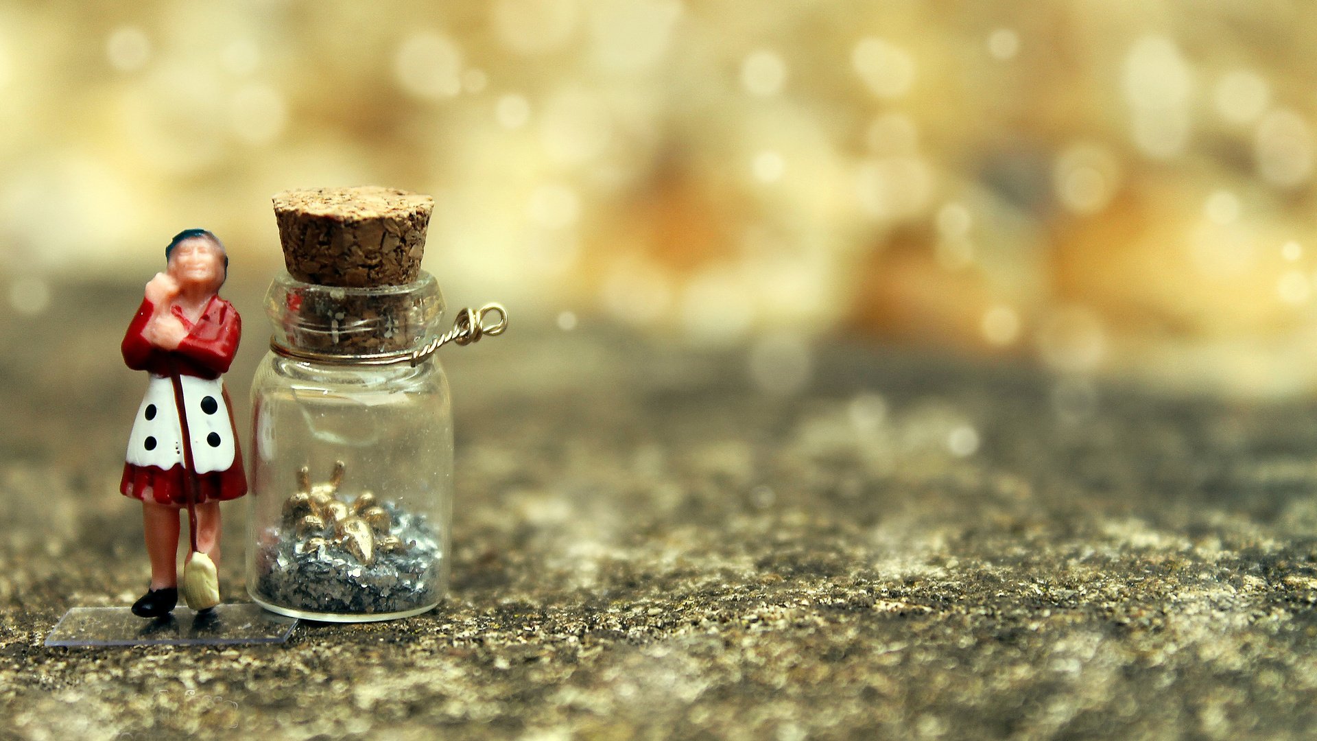 Обои бутылочка, боке, фигурка, баночка, bottle, bokeh, figure, jar разрешение 3840x2400 Загрузить