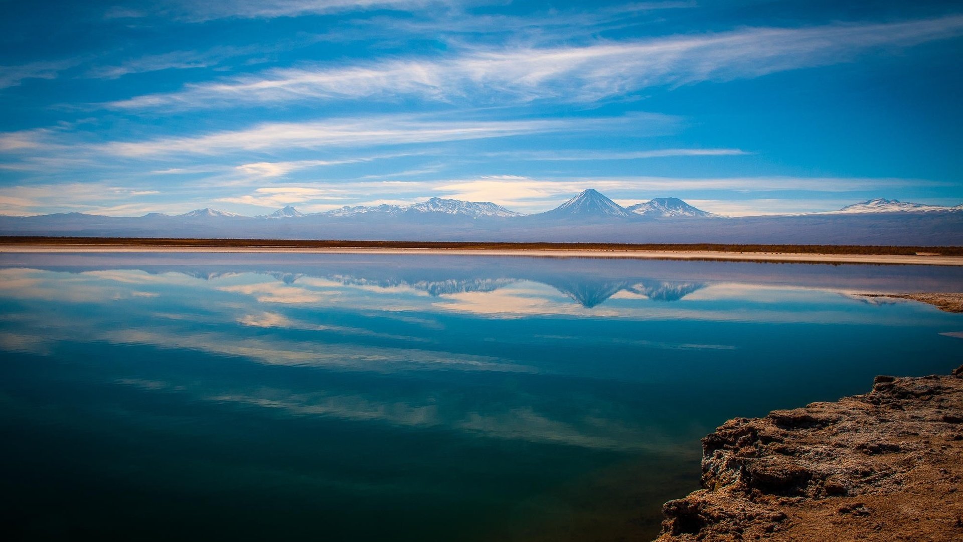 Обои облака, вода, озеро, природа, отражения, чили, пустыня атакама, clouds, water, lake, nature, reflection, chile, the atacama desert разрешение 2000x1328 Загрузить