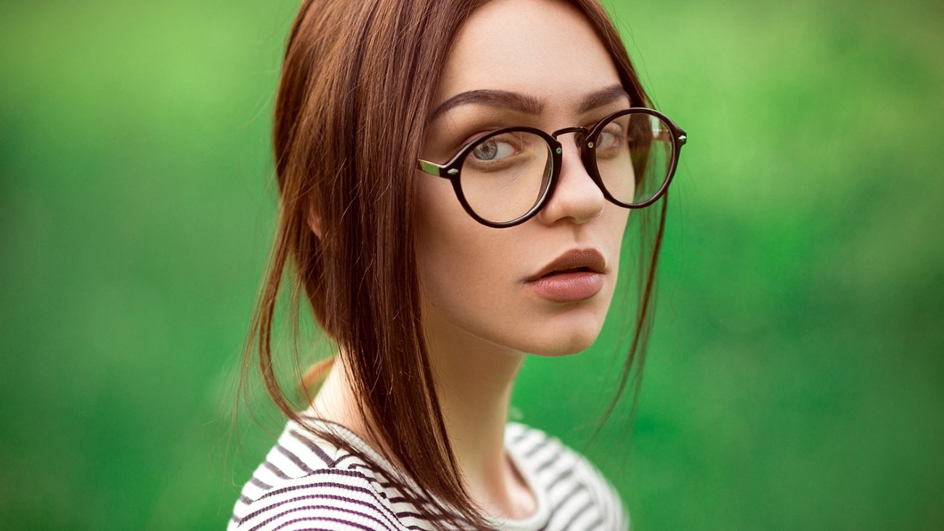 Обои глаза, девушка, очки, волосы, лицо, фотосессия, eyes, girl, glasses, hair, face, photoshoot разрешение 1920x1280 Загрузить