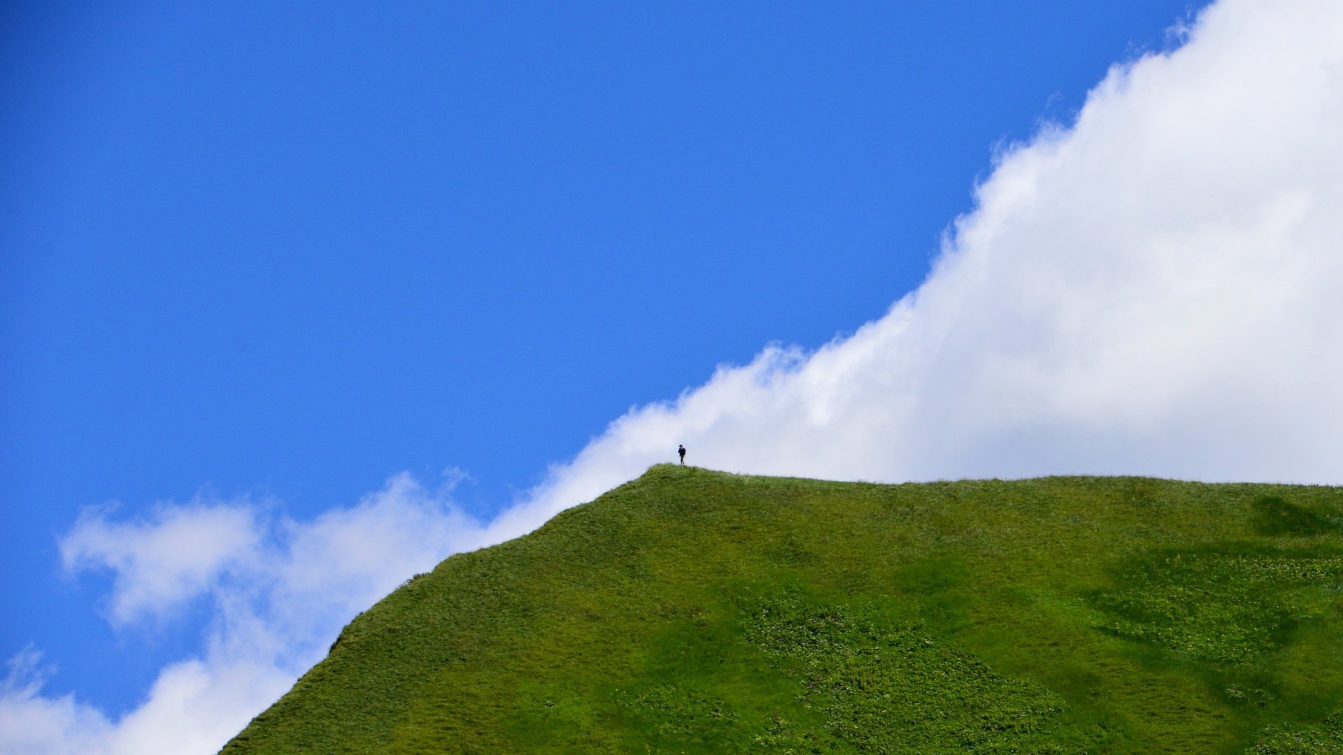 Обои небо, облака, природа, пейзаж, гора, силуэт, холм, the sky, clouds, nature, landscape, mountain, silhouette, hill разрешение 4000x2447 Загрузить