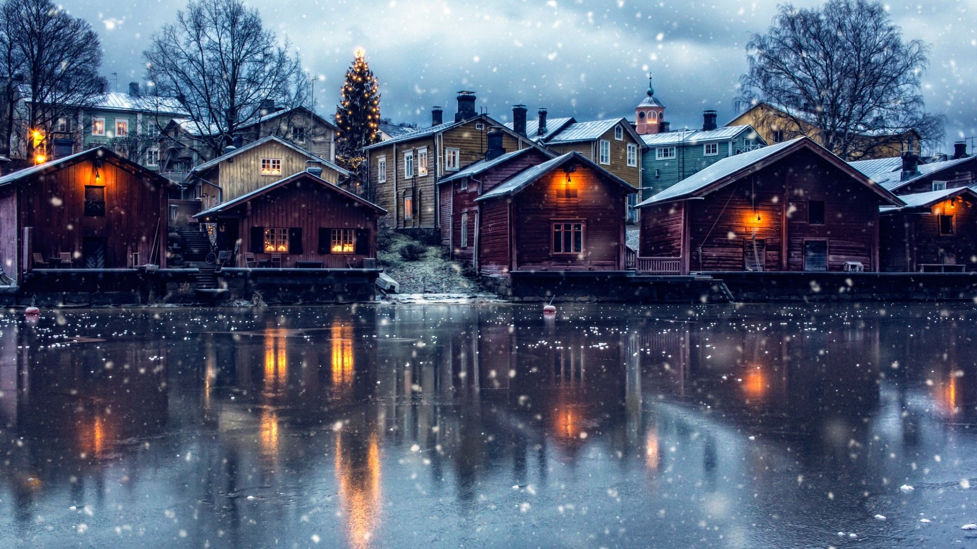 Обои озеро, porvoo, снег, новый год, елка, зима, город, дома, финляндия, lake, snow, new year, tree, winter, the city, home, finland разрешение 1920x1200 Загрузить