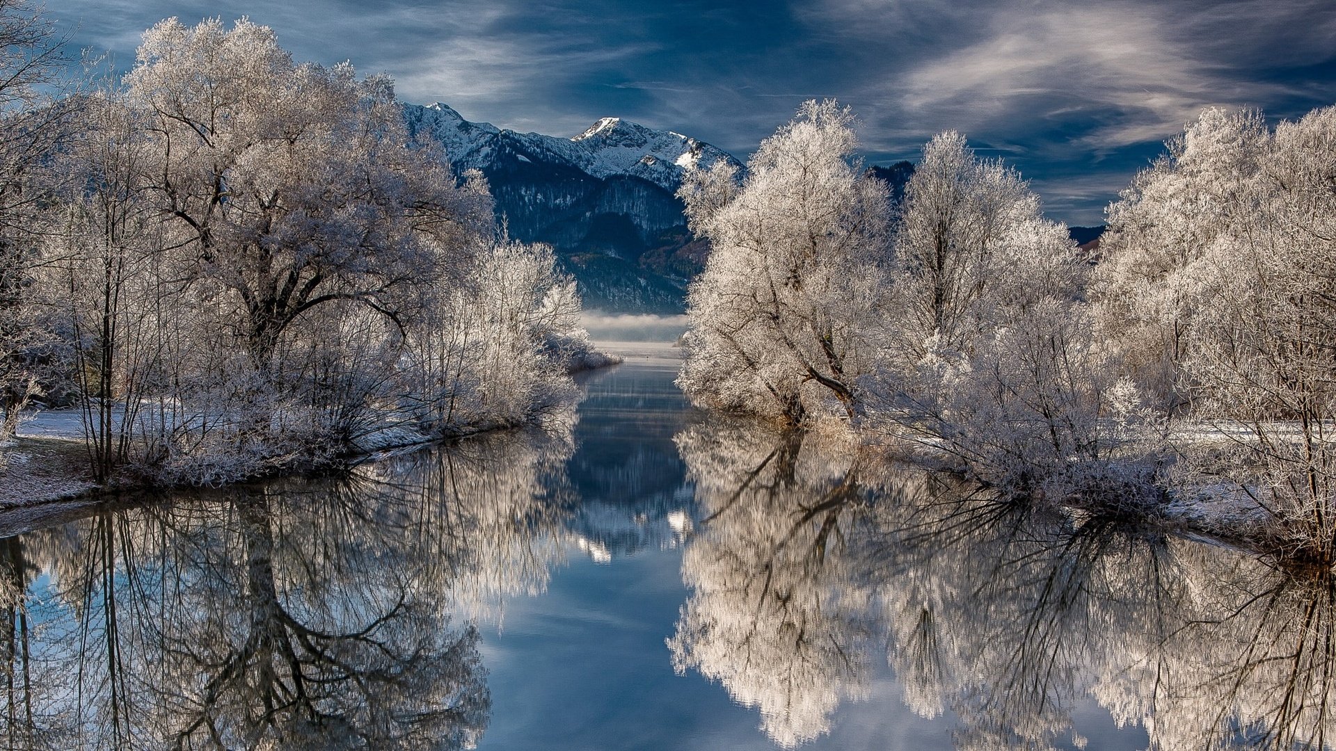 Обои деревья, озеро, снег, природа, зима, отражение, trees, lake, snow, nature, winter, reflection разрешение 2048x1152 Загрузить