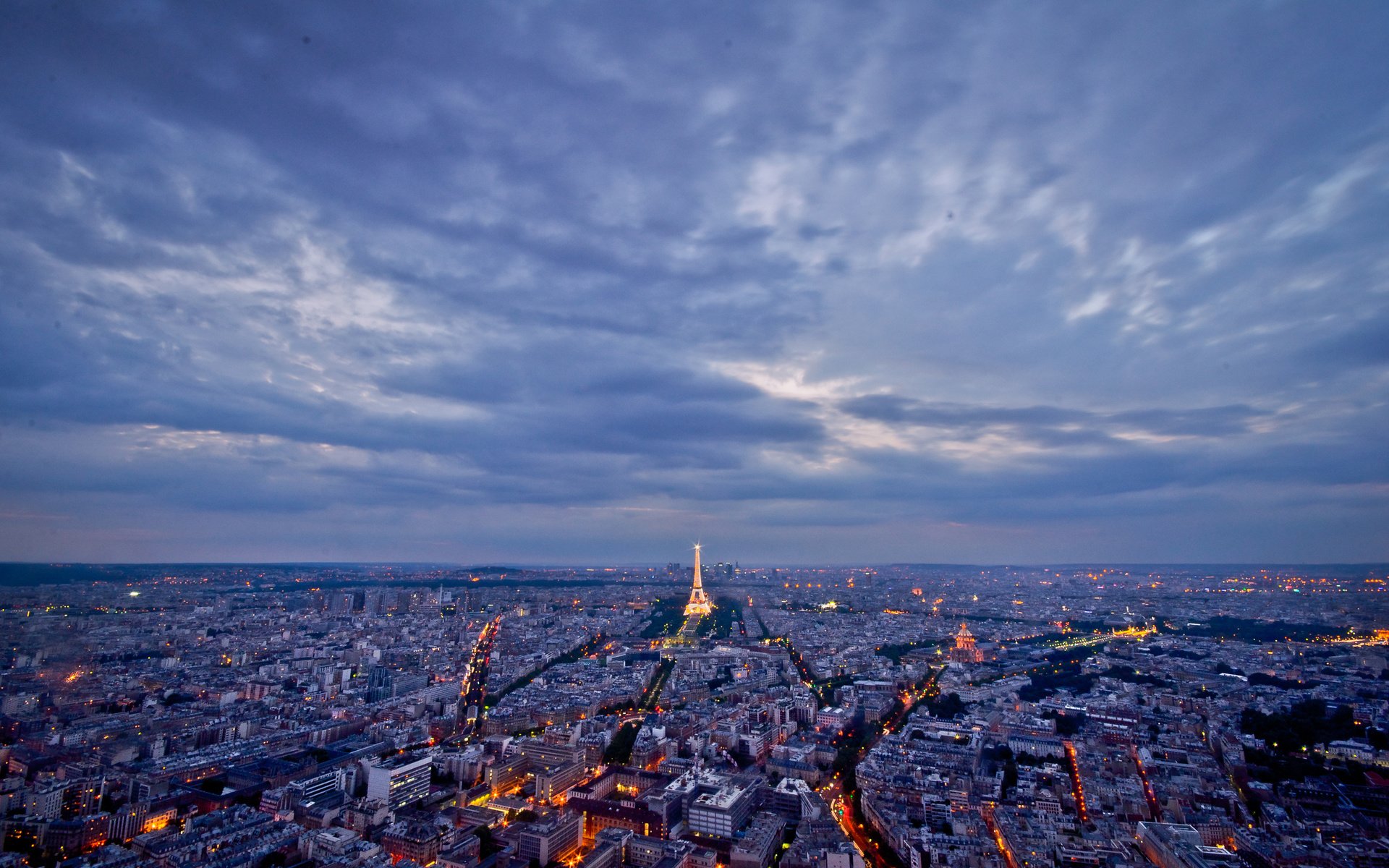 Обои небо, облака, огни, город, париж, франция, the sky, clouds, lights, the city, paris, france разрешение 2560x1700 Загрузить